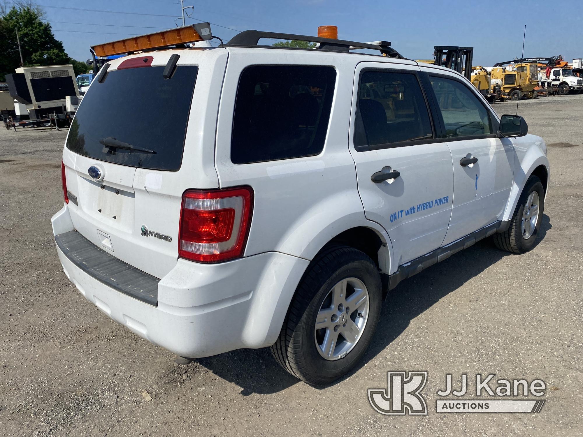 (Plymouth Meeting, PA) 2010 Ford Escape Hybrid 4-Door Sport Utility Vehicle Runs & Moves, Bad Exhaus