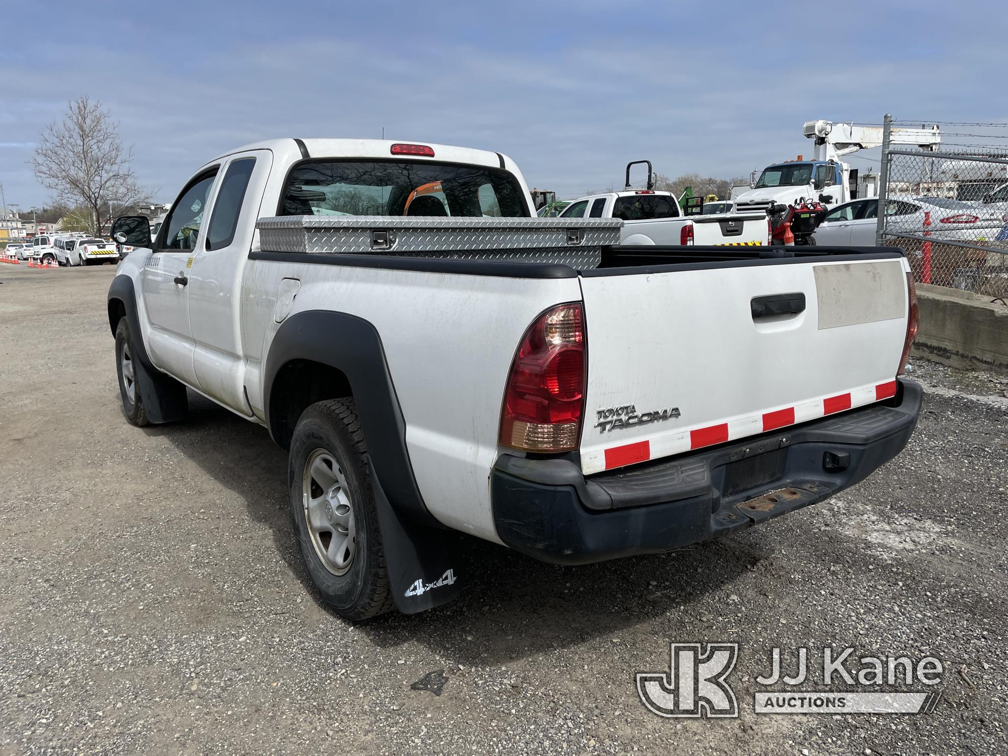 (Plymouth Meeting, PA) 2015 Toyota Tacoma Extended-Cab Pickup Truck Runs & Moves, Trans Issues, Will