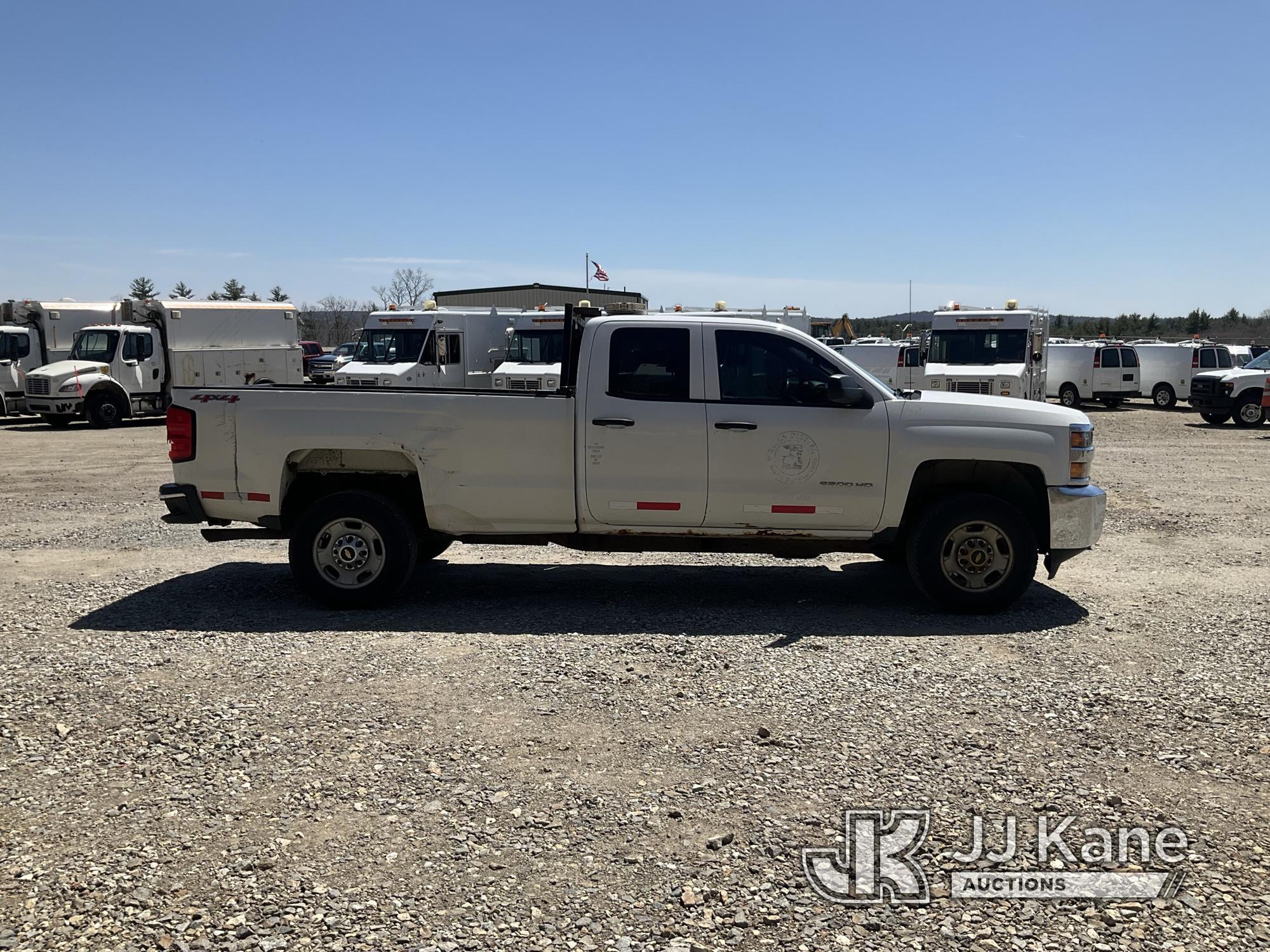 (Shrewsbury, MA) 2016 Chevrolet Silverado 2500HD 4x4 Extended-Cab Pickup Truck Runs & Moves) (Check