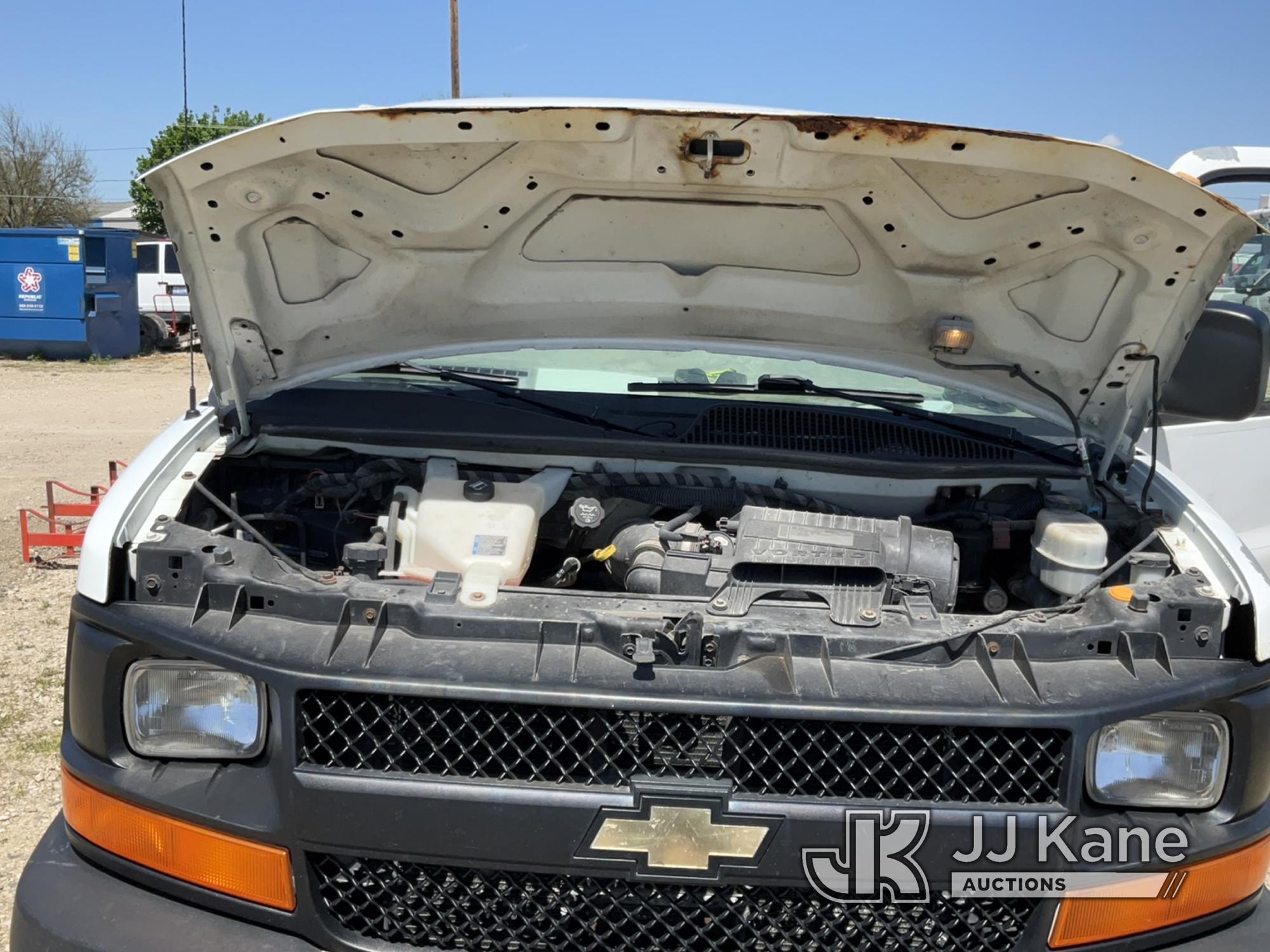 (Charlotte, MI) 2010 Chevrolet Express G2500 Cargo Van Runs, Does Not Move, Rust, Cracked Windshield