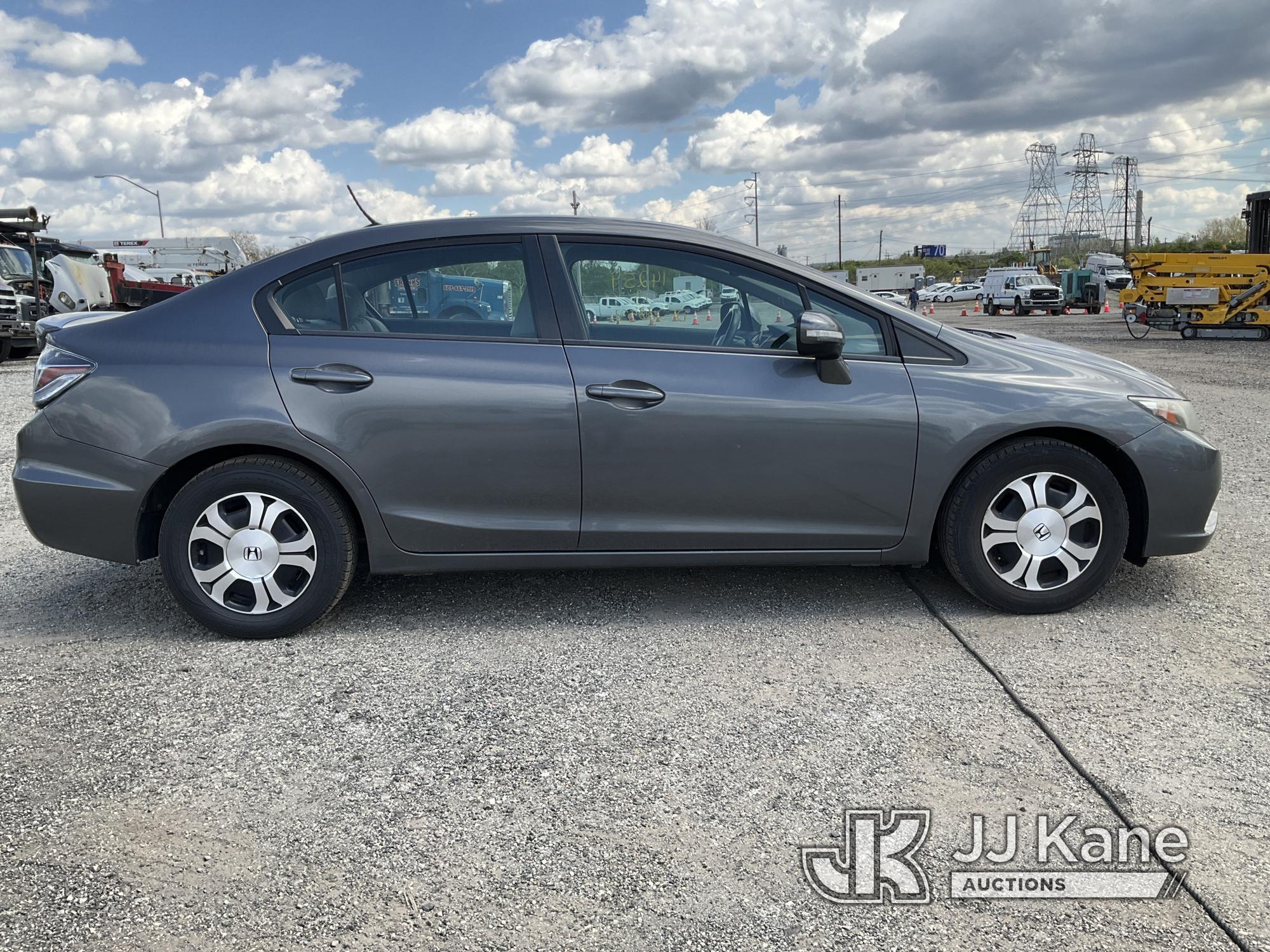 (Plymouth Meeting, PA) 2013 Honda Civic Hybrid 4-Door Sedan Runs & Moves, Body & Rust Damage