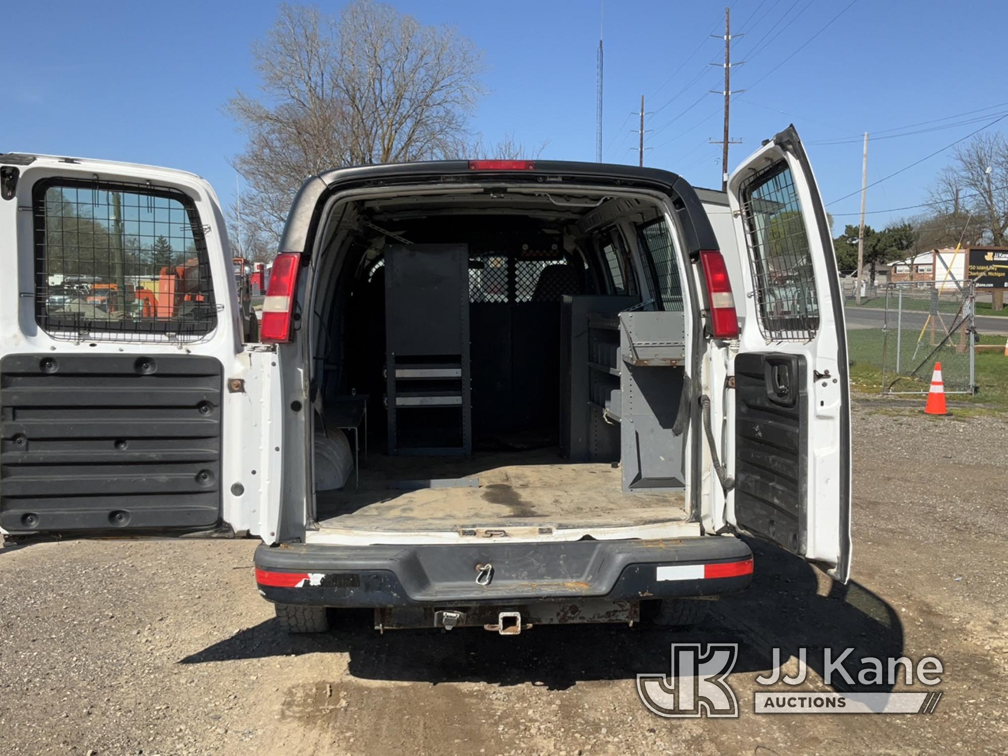 (Charlotte, MI) 2007 Chevrolet Express G2500 Cargo Van Runs, Moves, Rust, Body Damage , Engine Light