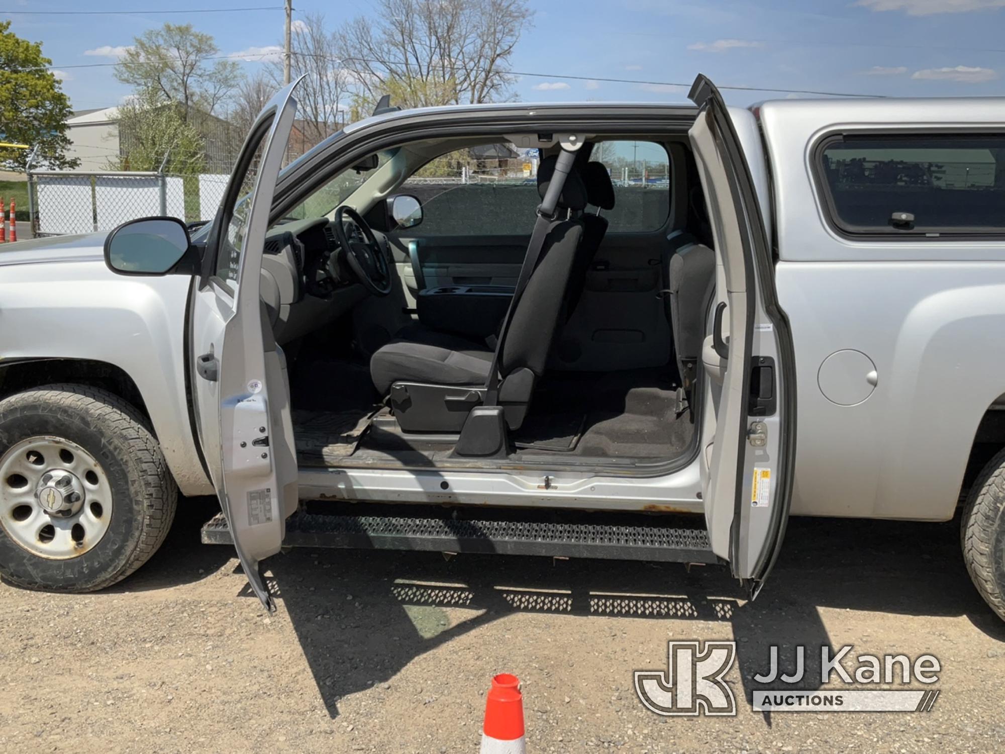 (Charlotte, MI) 2012 Chevrolet Silverado 1500 4x4 Extended-Cab Pickup Truck Runs, Moves, Rust, Body