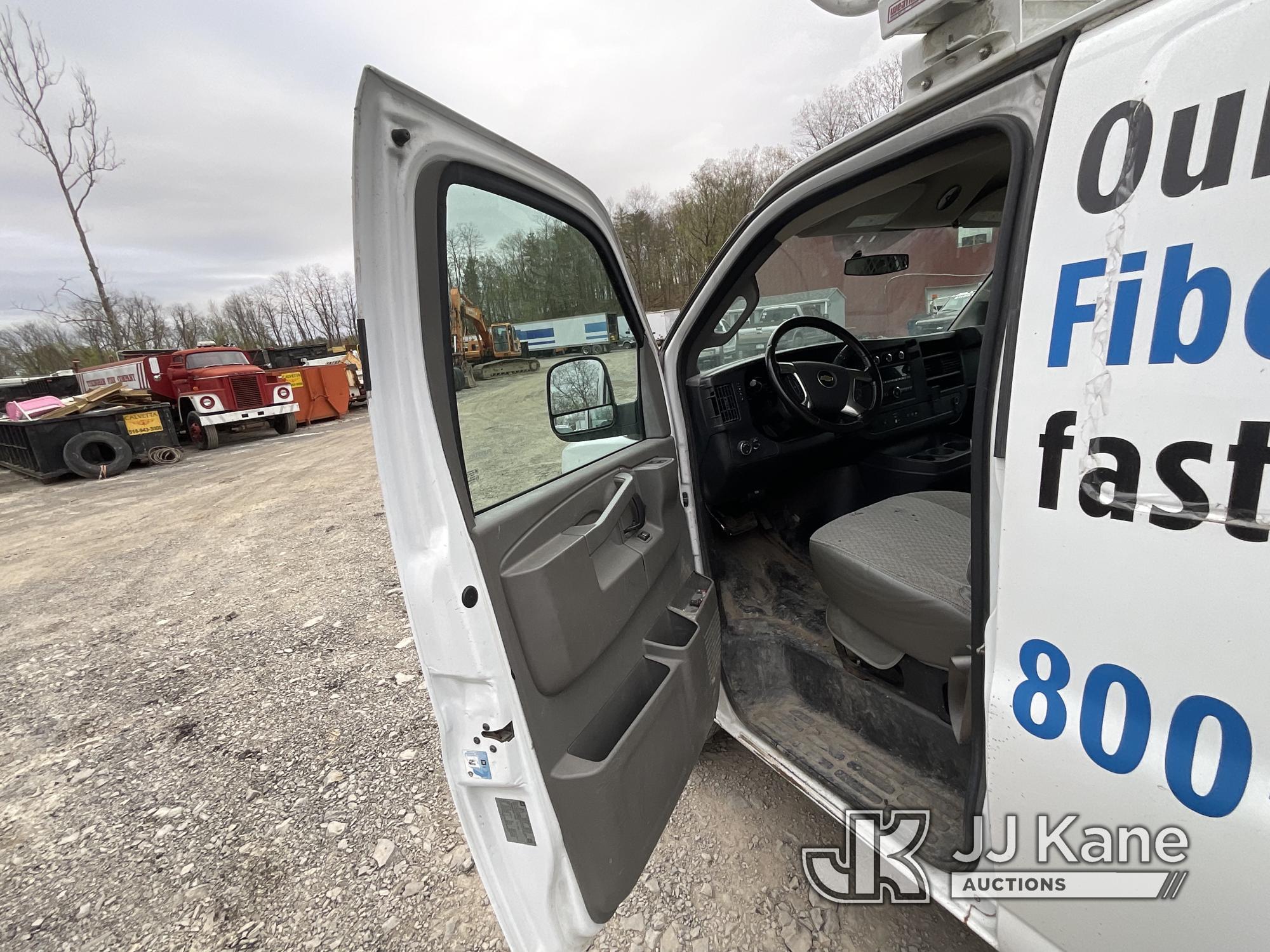 (Catskill, NY) 2016 Chevrolet Express G2500 Cargo Van Runs & Moves) (Check Engine Light On) (Body/ R