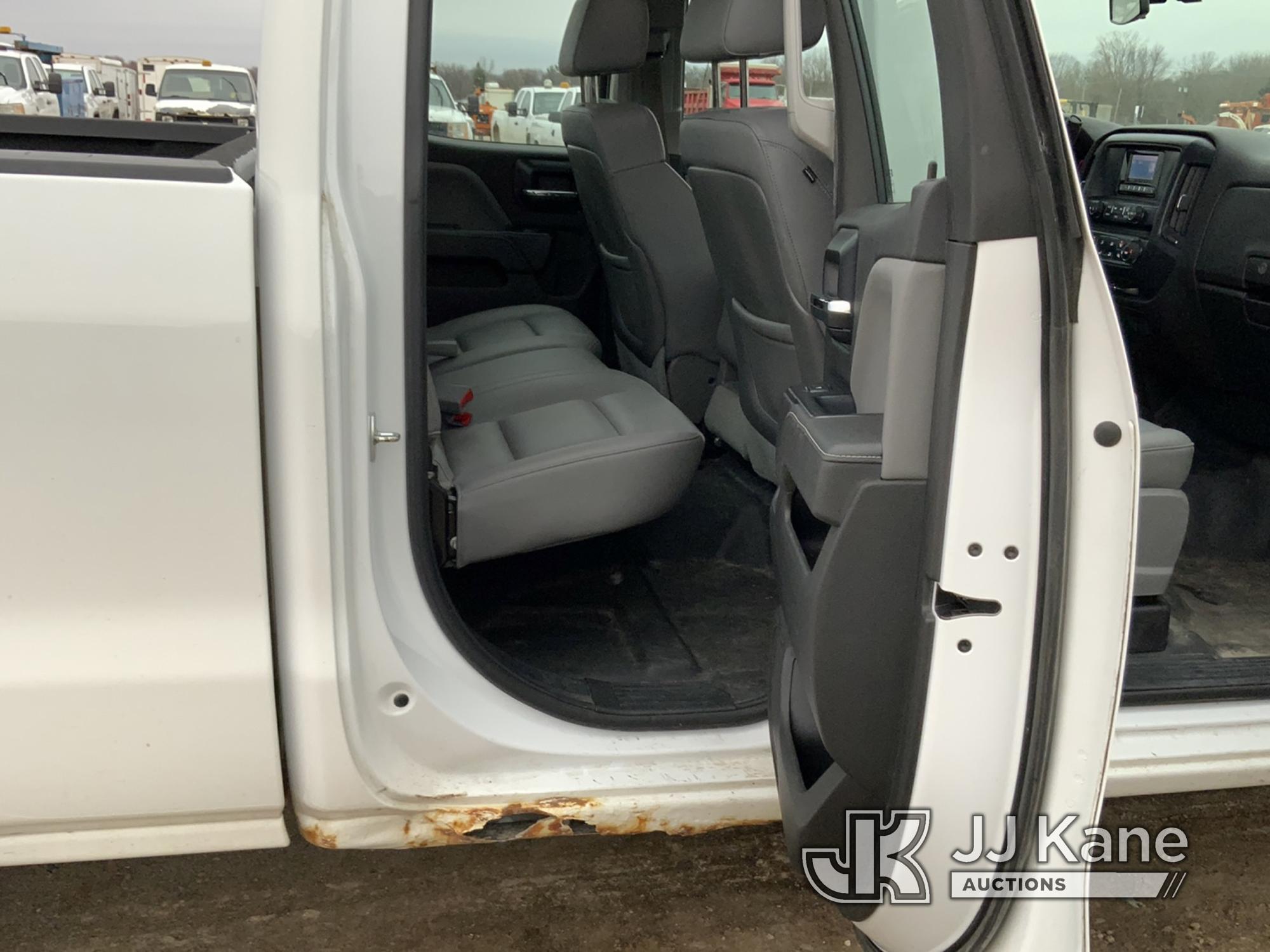 (Charlotte, MI) 2014 Chevrolet Silverado 1500 4x4 Double-Cab Pickup Truck Runs & Moves) (Rust Damage