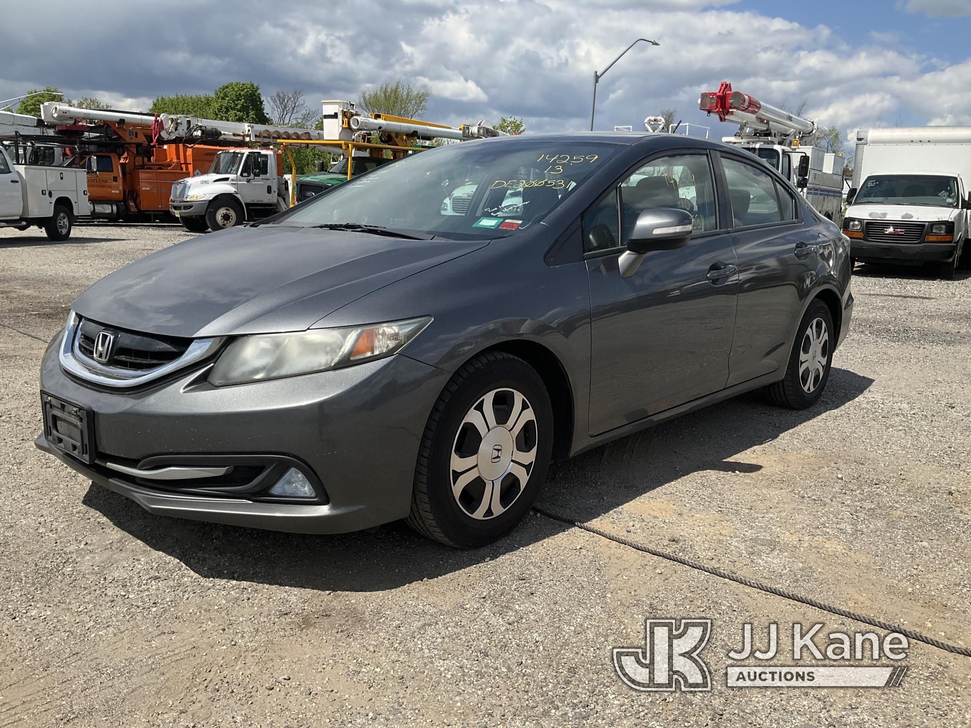 (Plymouth Meeting, PA) 2013 Honda Civic Hybrid 4-Door Sedan Runs & Moves, Body & Rust Damage