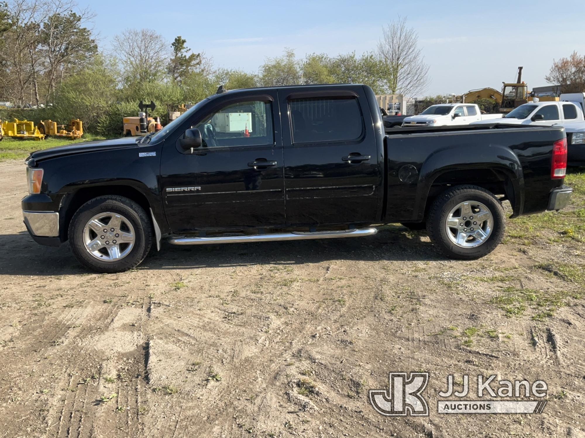 (Bellport, NY) 2011 GMC Sierra 1500 Crew-Cab Pickup Truck Runs & Moves, Body & Rust Damage, Low Oil