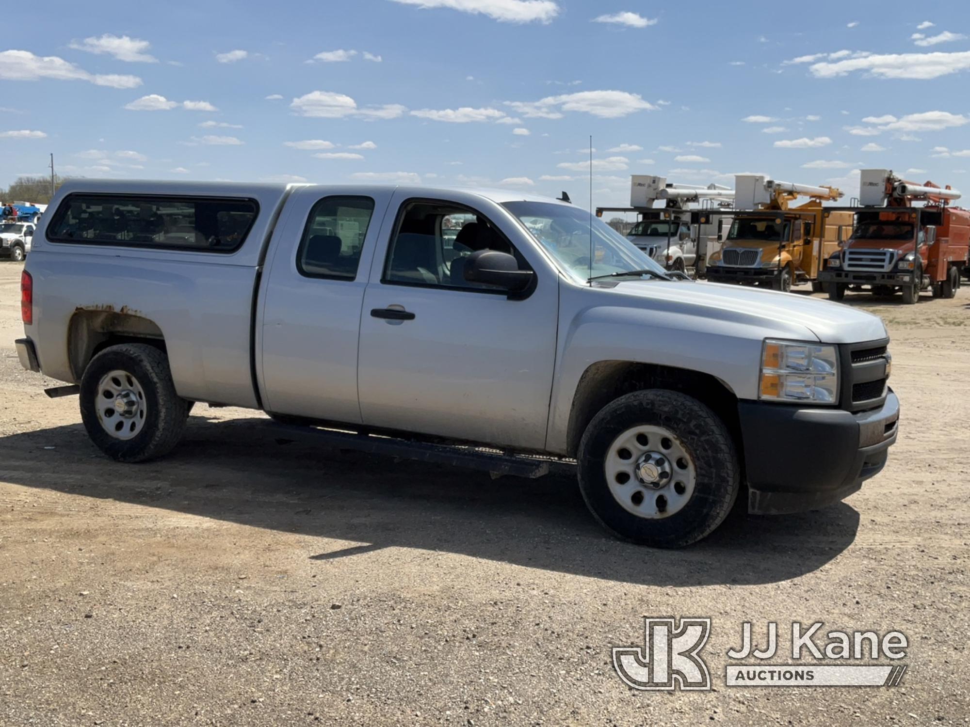 (Charlotte, MI) 2012 Chevrolet Silverado 1500 4x4 Extended-Cab Pickup Truck Runs, Moves, Rust, Body