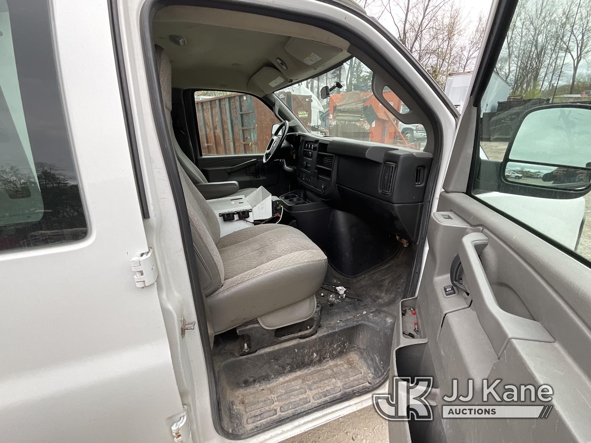 (Catskill, NY) 2016 Chevrolet Express G2500 Cargo Van Runs & Moves) (Check Engine Light On) (Body/ R