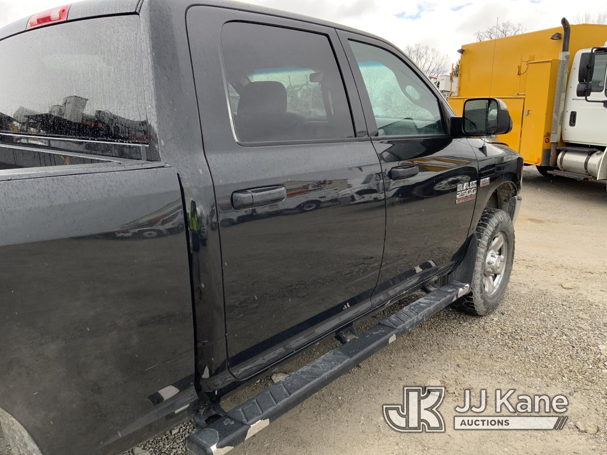 (Fort Wayne, IN) 2017 RAM 2500 4x4 Crew-Cab Pickup Truck Runs & Moves) (Engine Noise, Body Damage