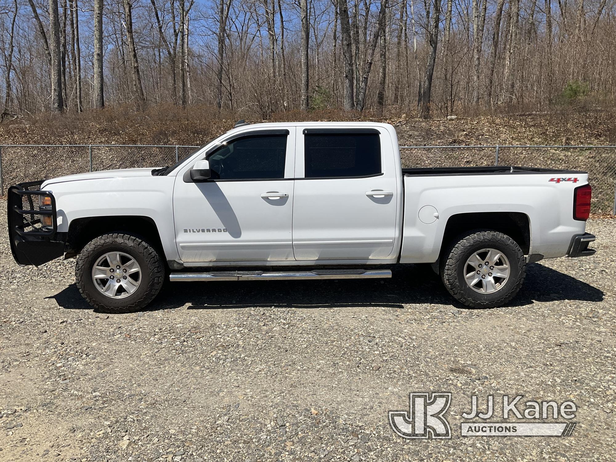 (Shrewsbury, MA) 2015 Chevrolet Silverado 1500 4x4 Crew-Cab Pickup Truck Runs & Moves) (Rust Damage