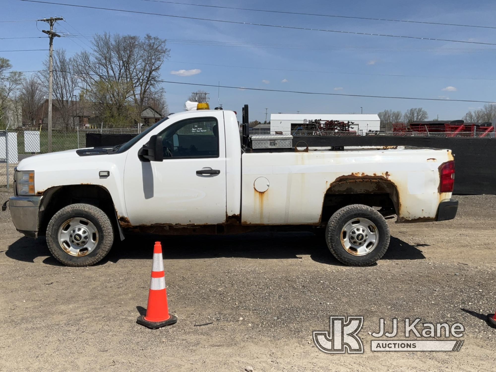 (Charlotte, MI) 2011 Chevrolet Silverado 2500HD 4x4 Pickup Truck Runs & Moves) (Rust, Seller States: