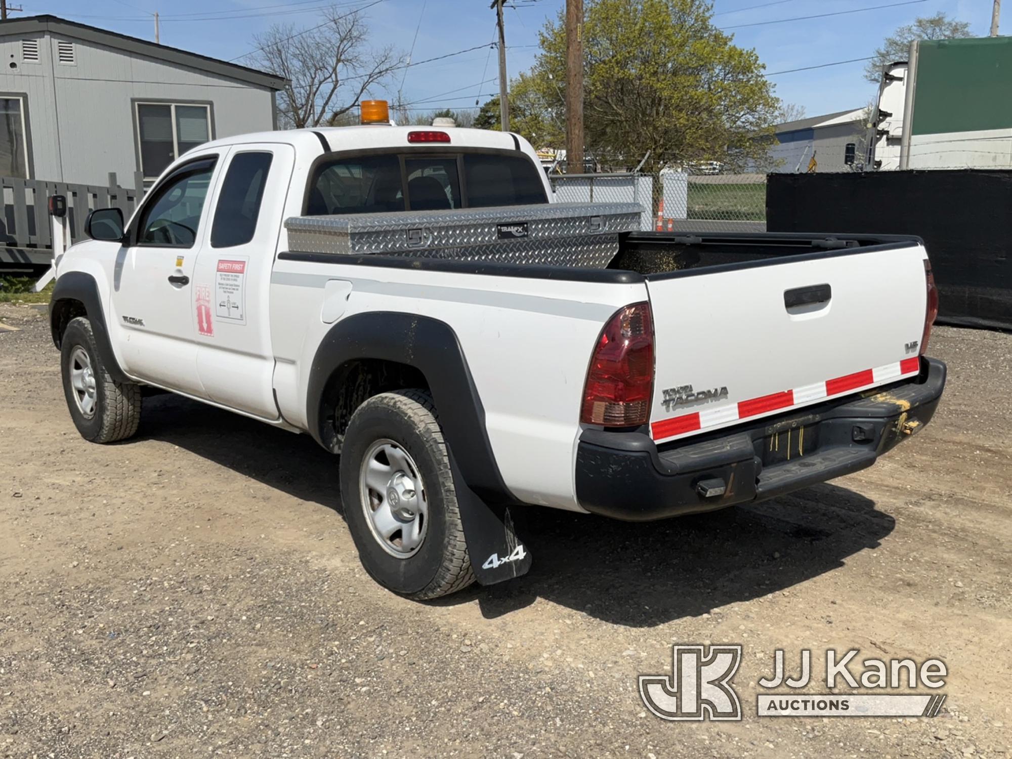 (Charlotte, MI) 2015 Toyota Tacoma 4x4 Extended-Cab Pickup Truck Runs, Moves, Jump To Start