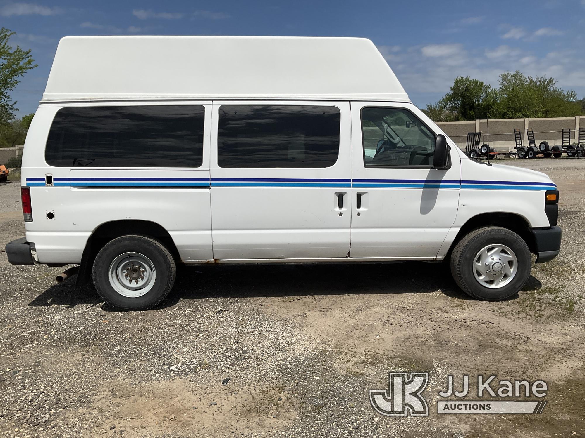 (Plymouth Meeting, PA) 2011 Ford E350 High-Top Window/Cargo Van Runs & Moves, Body & Rust Damage