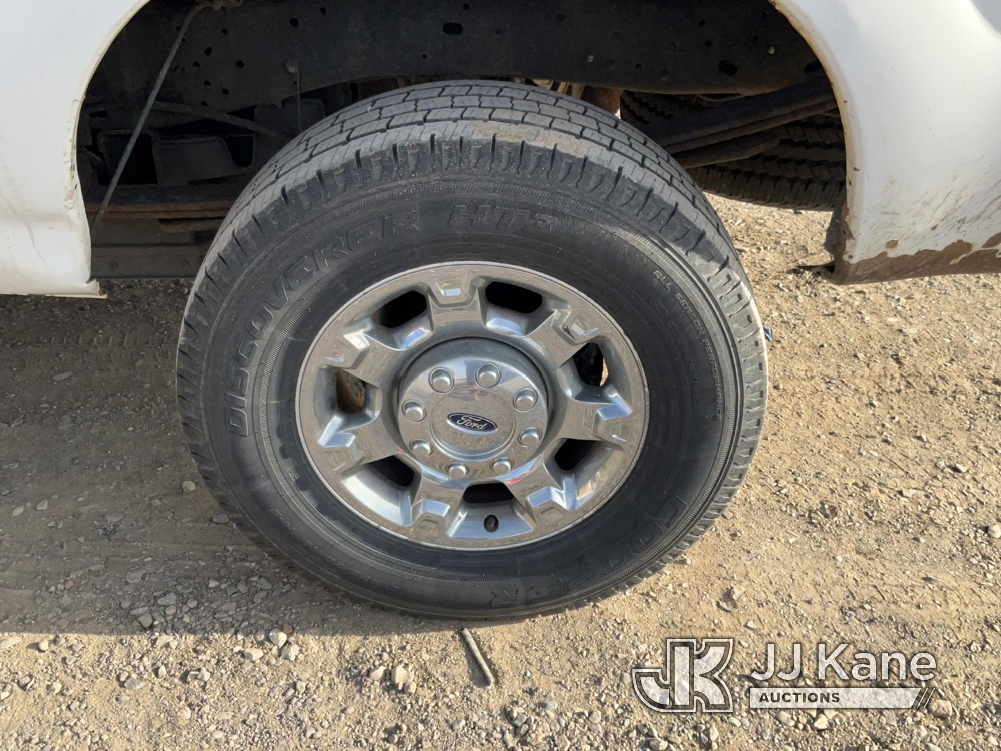 (Charlotte, MI) 2015 Ford F250 4x4 Crew-Cab Pickup Truck Runs, Moves, Rust, Body Damage, Cracked Win