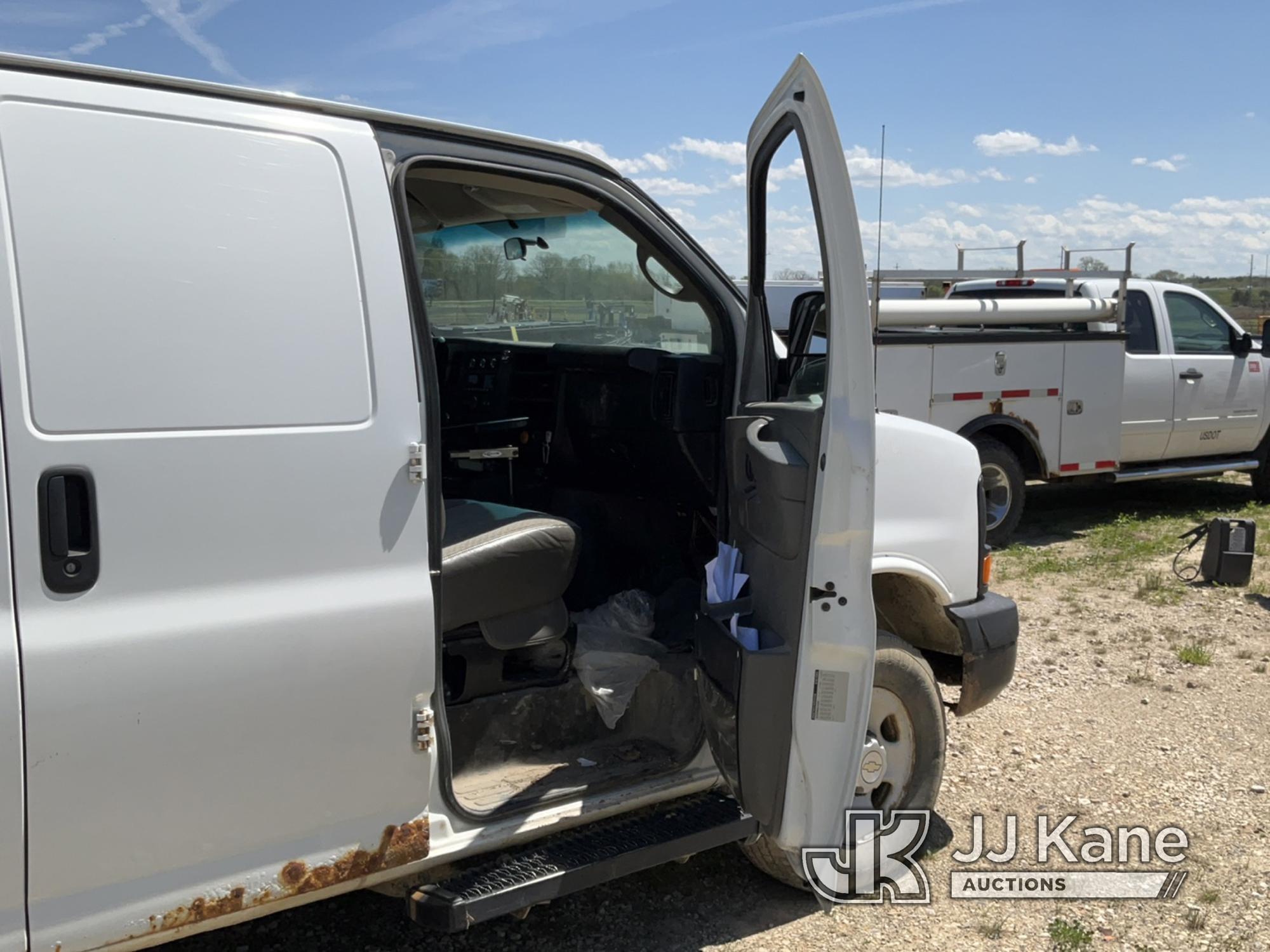 (Charlotte, MI) 2010 Chevrolet Express G2500 Cargo Van Runs, Does Not Move, Rust, Cracked Windshield