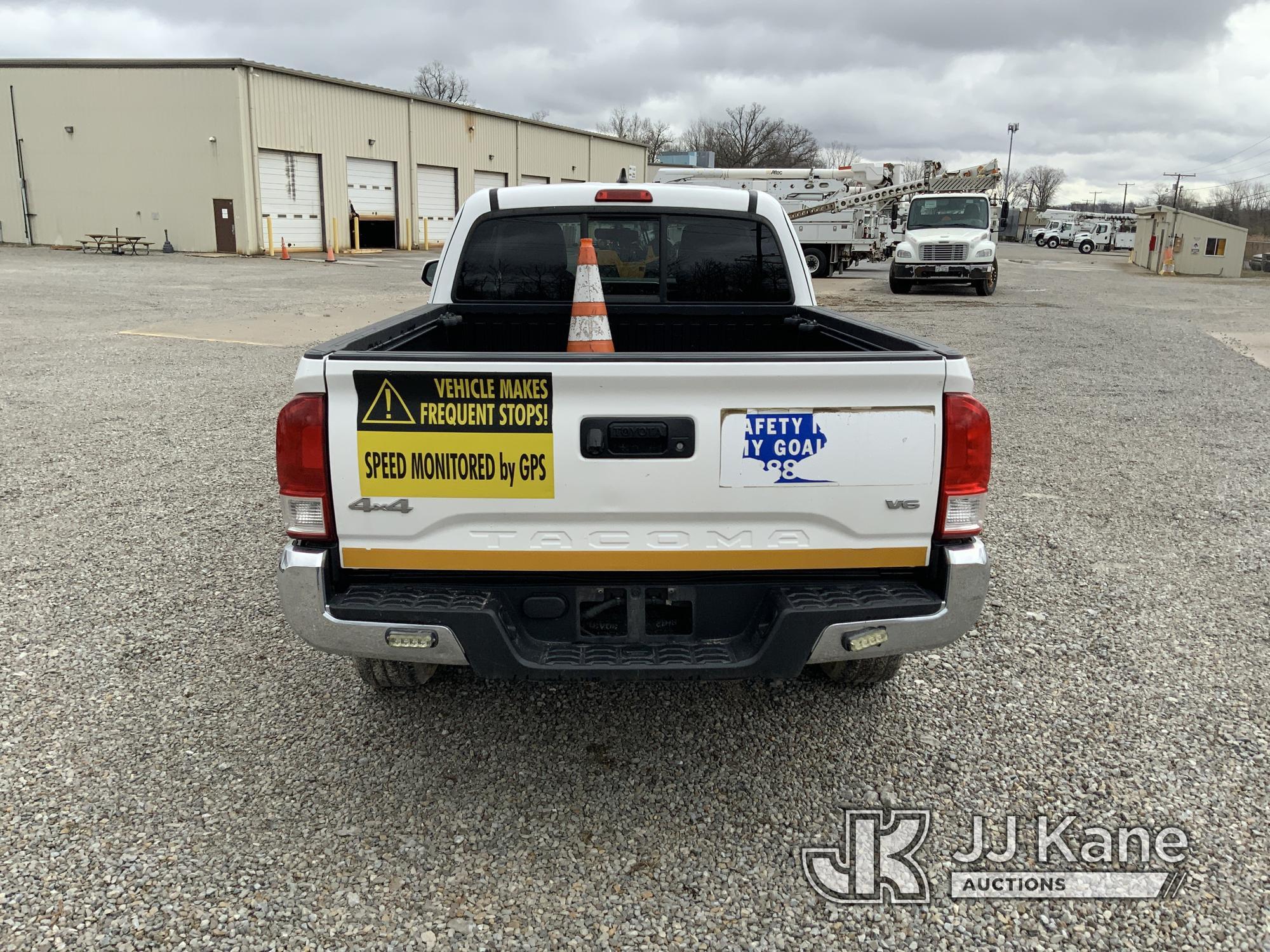 (Fort Wayne, IN) 2016 Toyota Tacoma 4x4 Extended-Cab Pickup Truck Runs & Moves