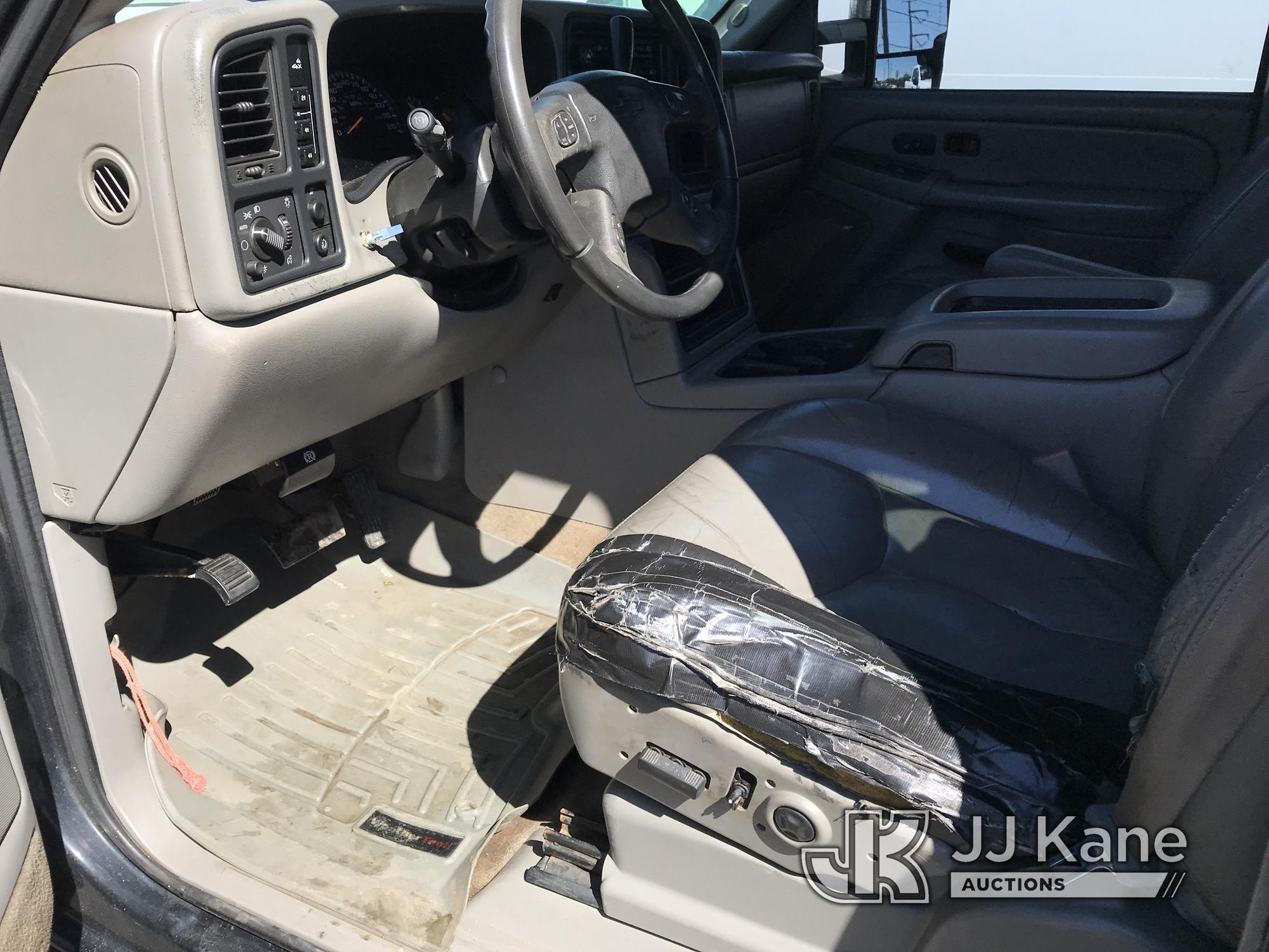 (Plymouth Meeting, PA) 2005 Chevrolet Silverado 3500 4x4 Crew-Cab Dual Wheel Pickup Truck Runs, Does