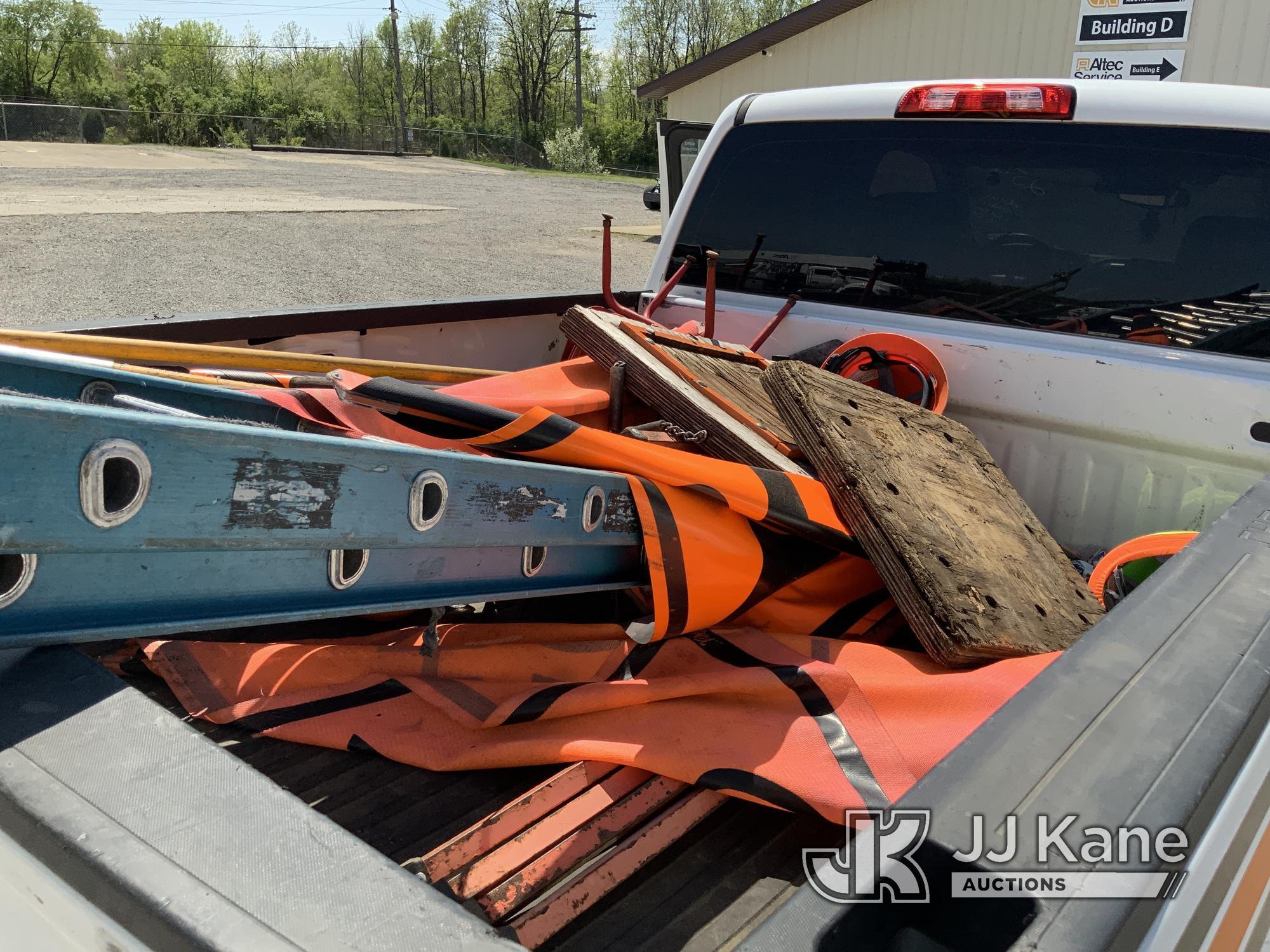 (Fort Wayne, IN) 2018 Chevrolet Silverado K1500 4X4 Extended-Cab Pickup Truck Not Running, Condition