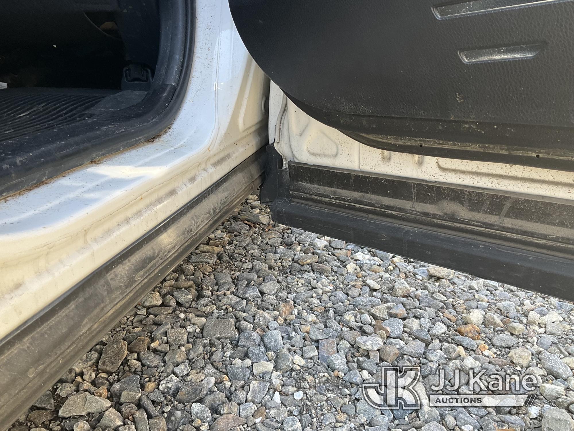 (Shrewsbury, MA) 2017 Toyota RAV4 AWD 4-Door Sport Utility Vehicle Runs & Moves) (Body & Rust Damage