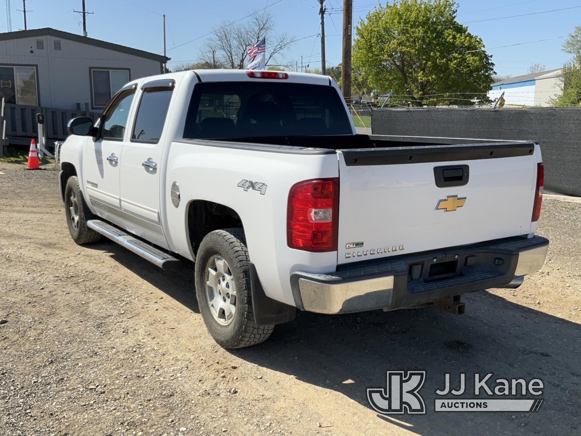 (Charlotte, MI) 2010 Chevrolet Silverado 1500 4x4 Crew-Cab Pickup Truck Runs, Moves, Low Fuel