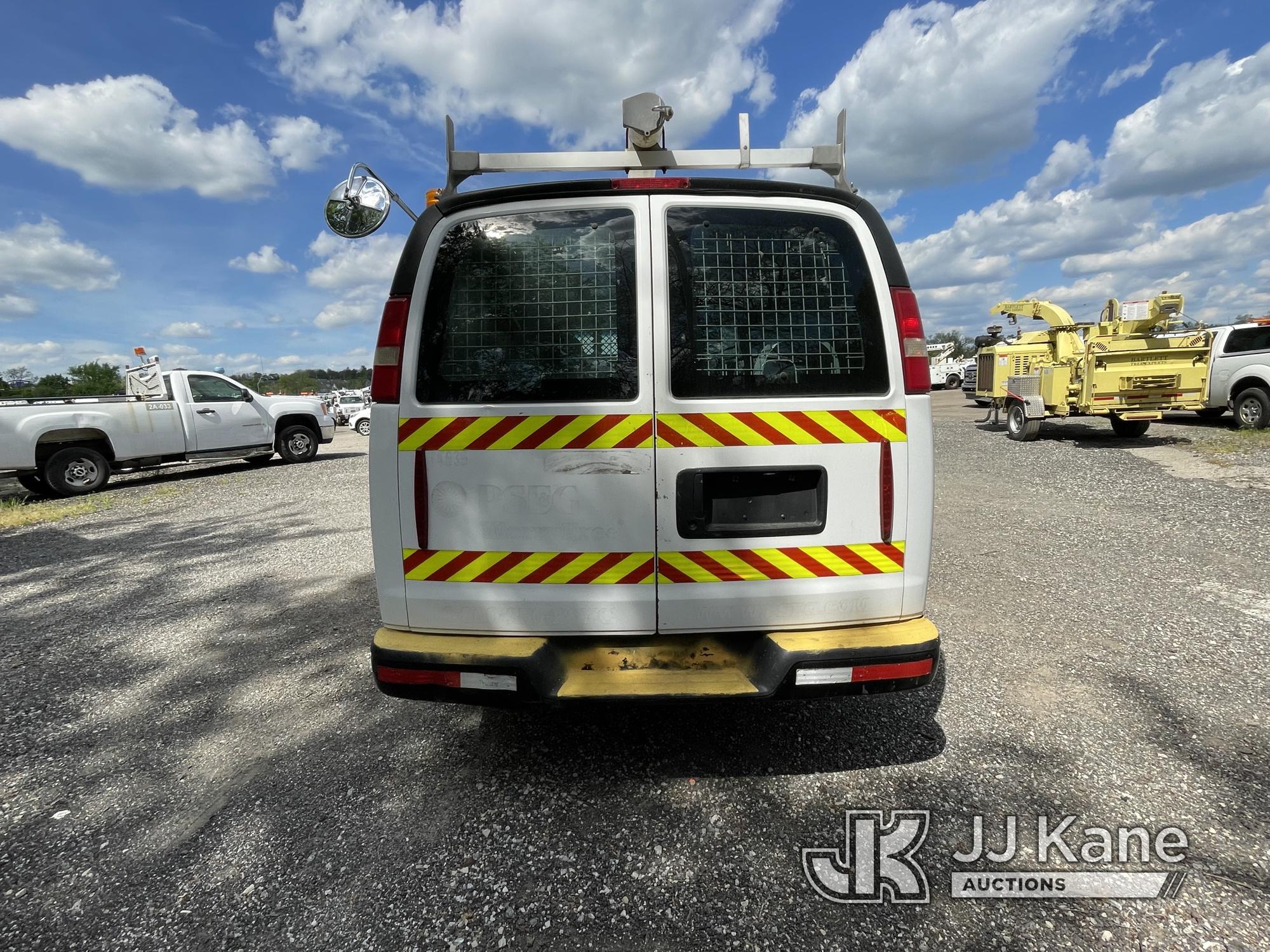 (Plymouth Meeting, PA) 2008 GMC Savana G3500 Cargo Van Runs & Moves, Body & Rust Damage, No Power St