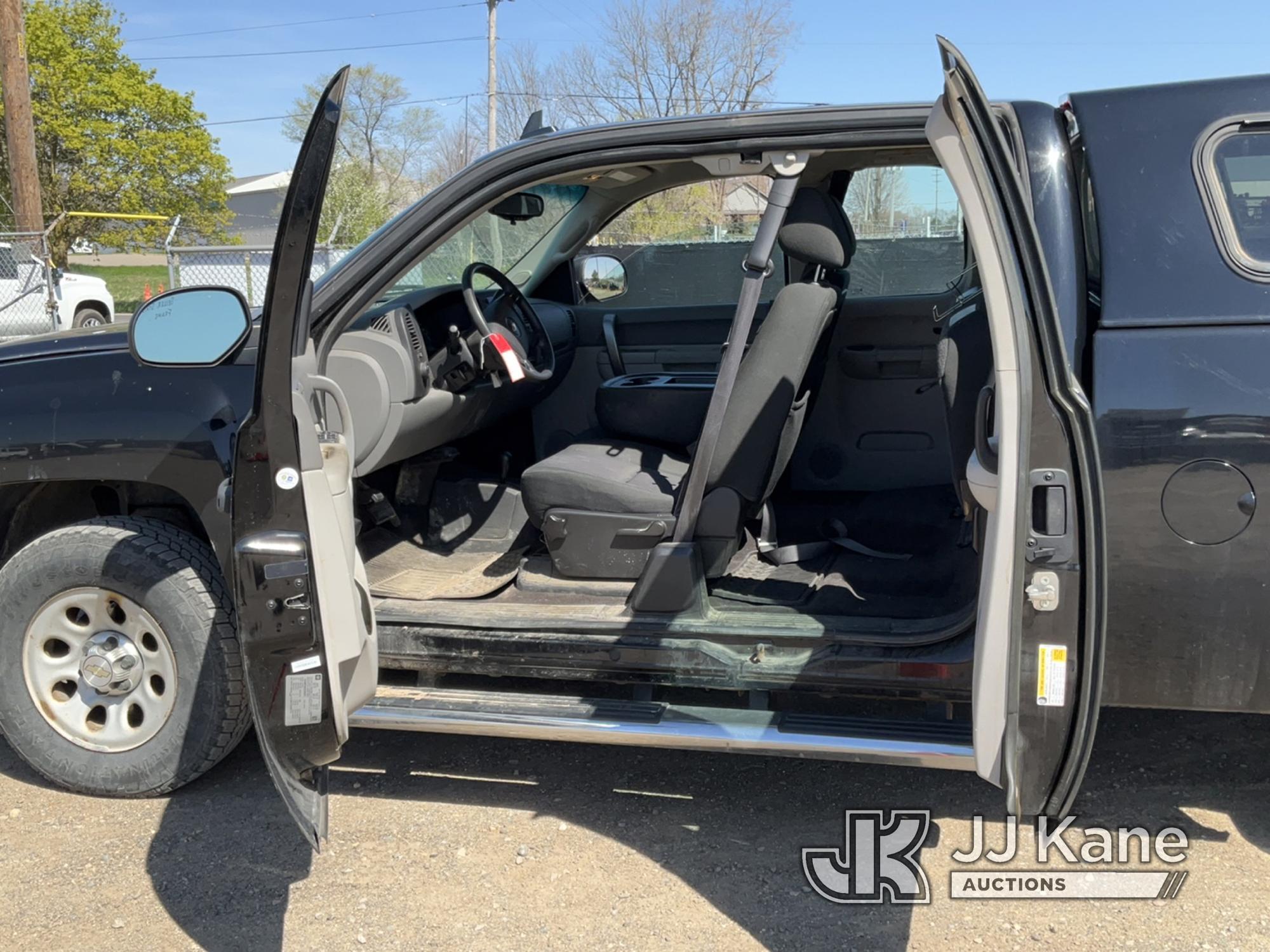 (Charlotte, MI) 2012 Chevrolet Silverado 1500 4x4 Extended-Cab Pickup Truck Runs & Moves) (Jump To S