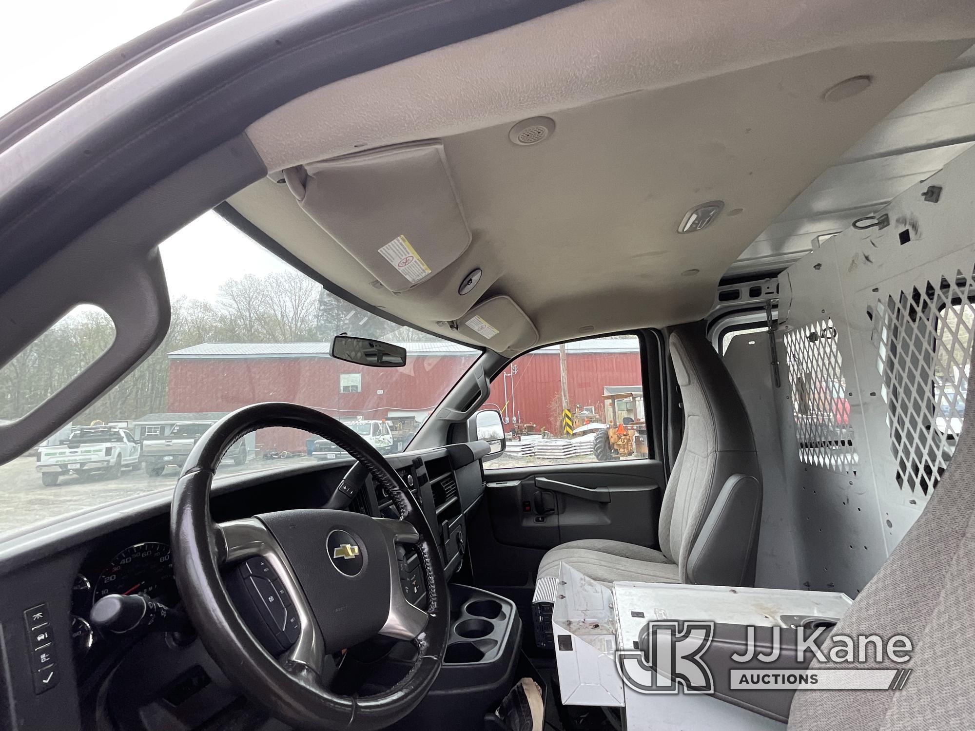 (Catskill, NY) 2016 Chevrolet Express G2500 Cargo Van Runs & Moves) (Check Engine Light On) (Body/ R