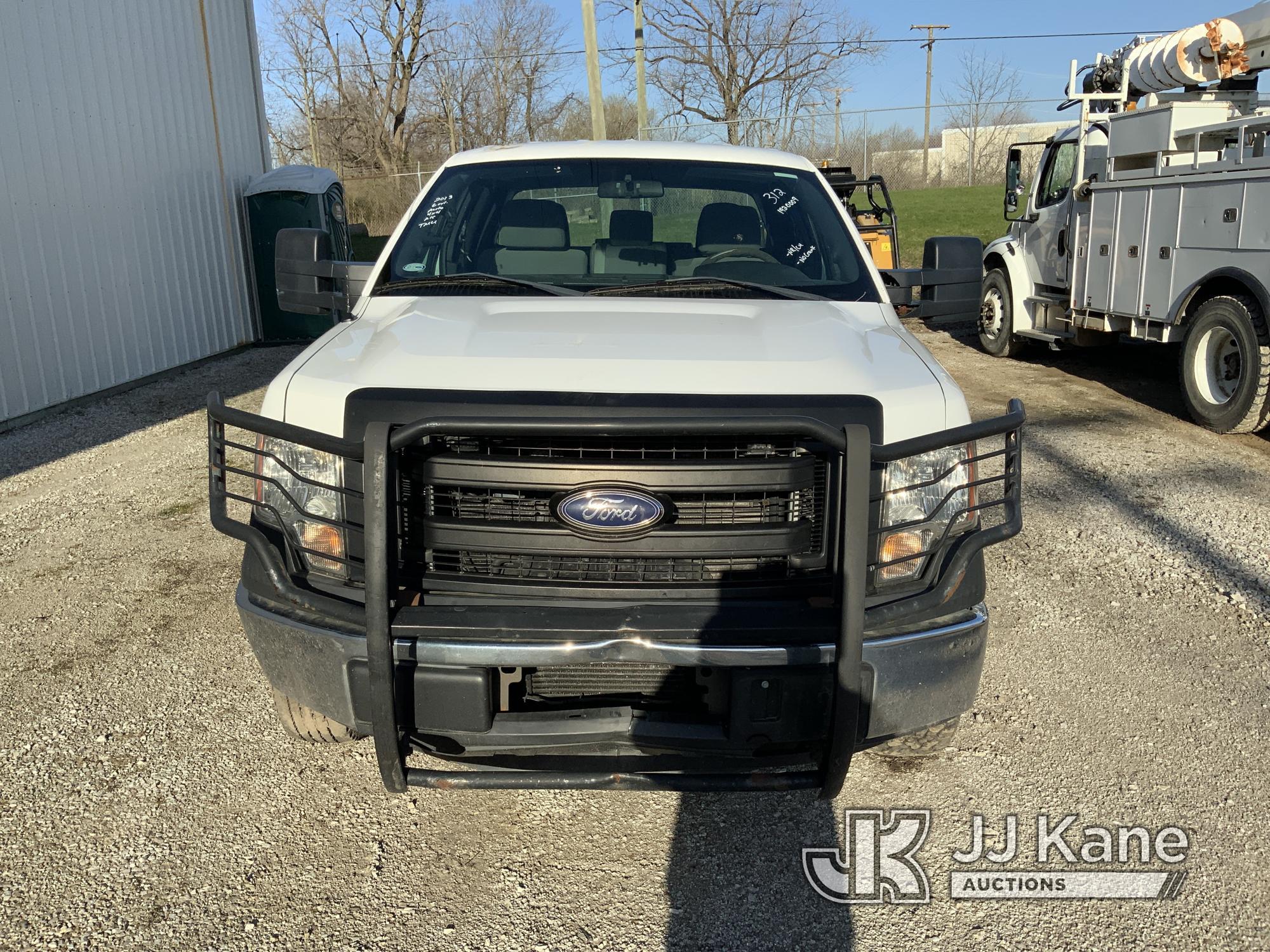 (Fort Wayne, IN) 2013 Ford F150 4x4 Extended-Cab Pickup Truck Not Running, Condition Unknown, No Cra