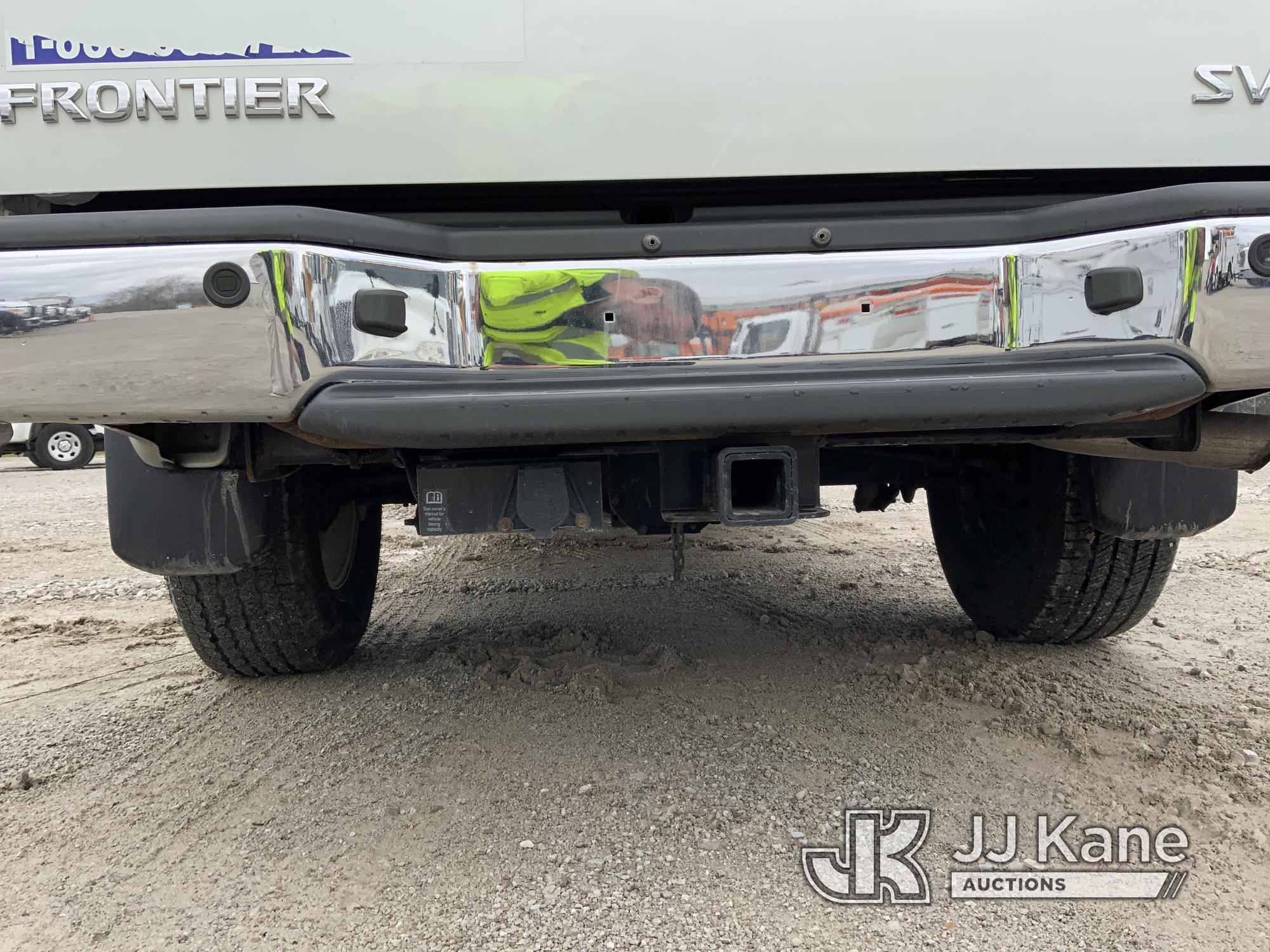 (Fort Wayne, IN) 2017 Nissan Frontier 4x4 Extended-Cab Pickup Truck Runs & Moves) (Paint Damage