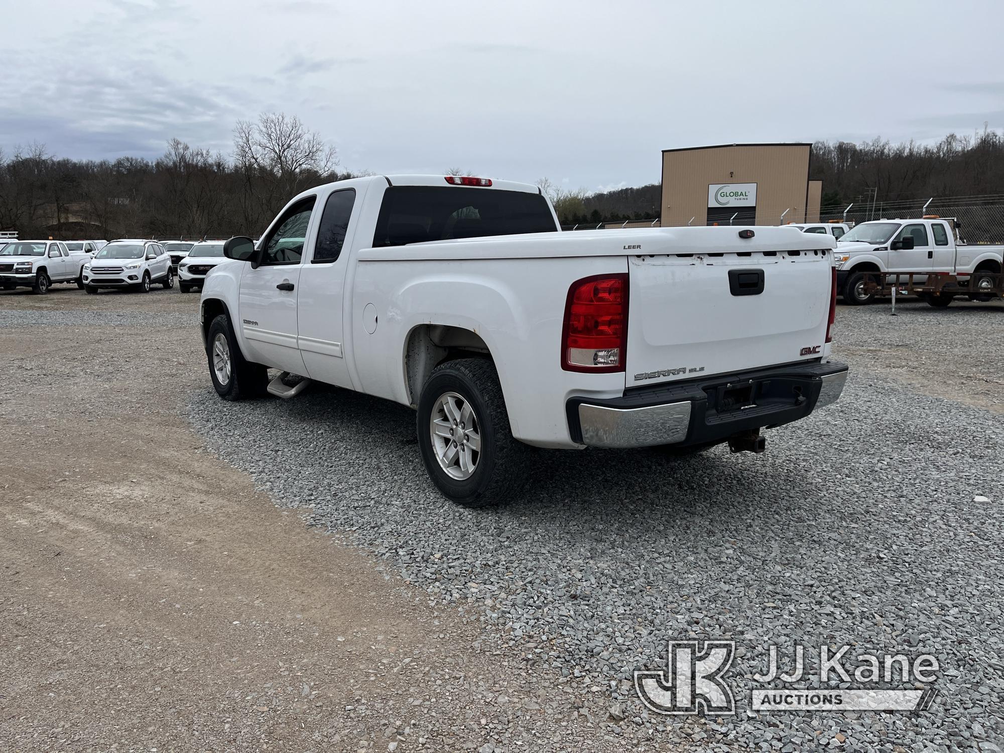 (Smock, PA) 2013 GMC Sierra 1500 4x4 Extended-Cab Pickup Truck Title Delay) (Runs & Moves, Jump To S