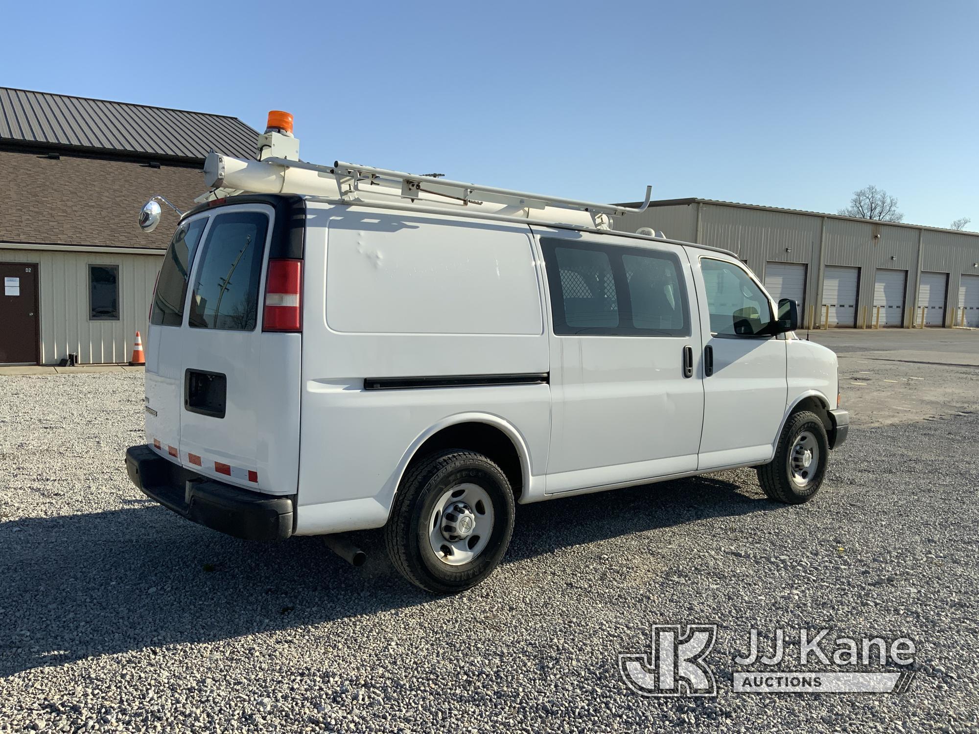 (Fort Wayne, IN) 2010 Chevrolet Express G2500 Cargo Van Runs & Moves