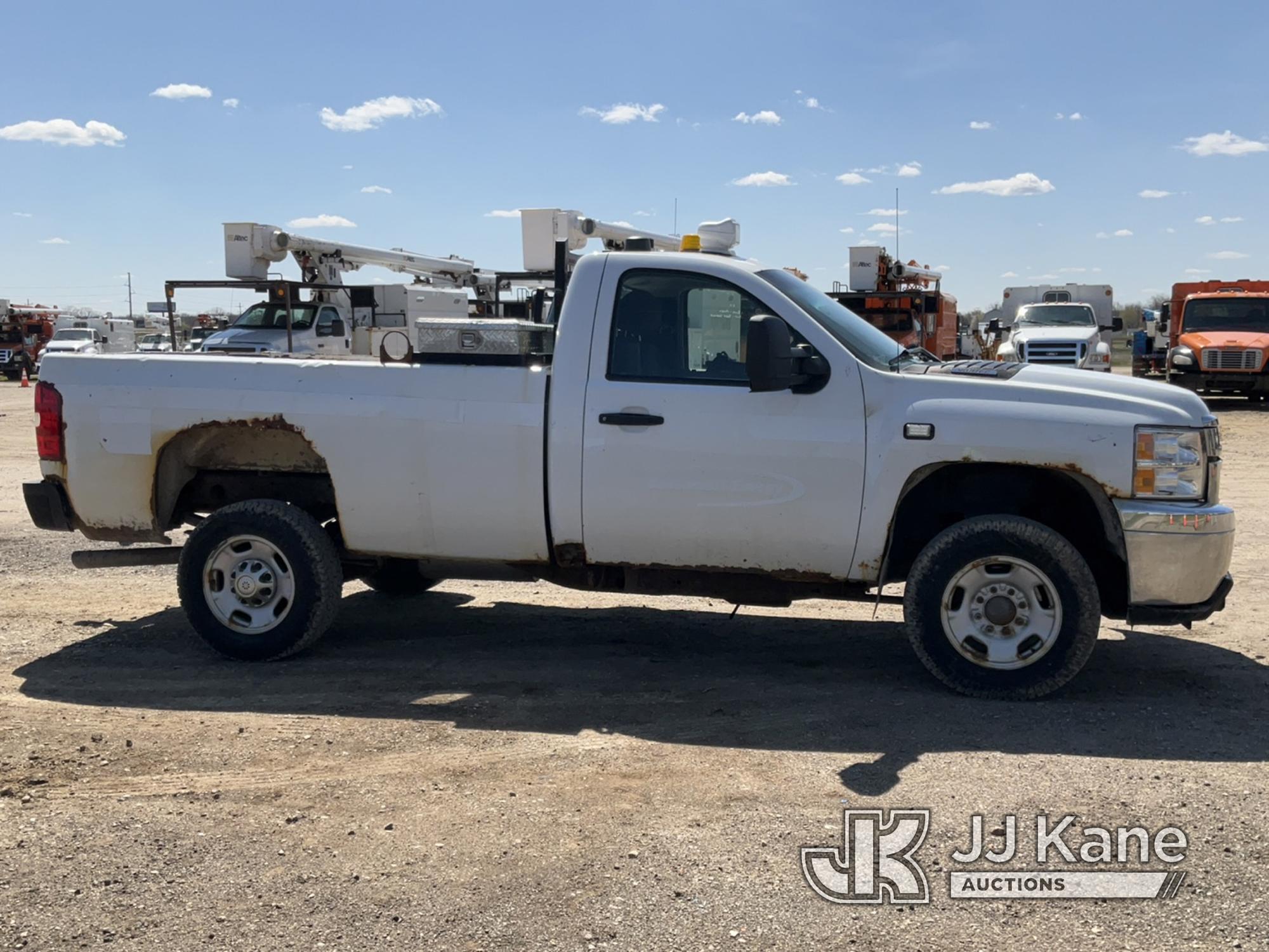 (Charlotte, MI) 2011 Chevrolet Silverado 2500HD 4x4 Pickup Truck Runs & Moves) (Rust, Seller States: