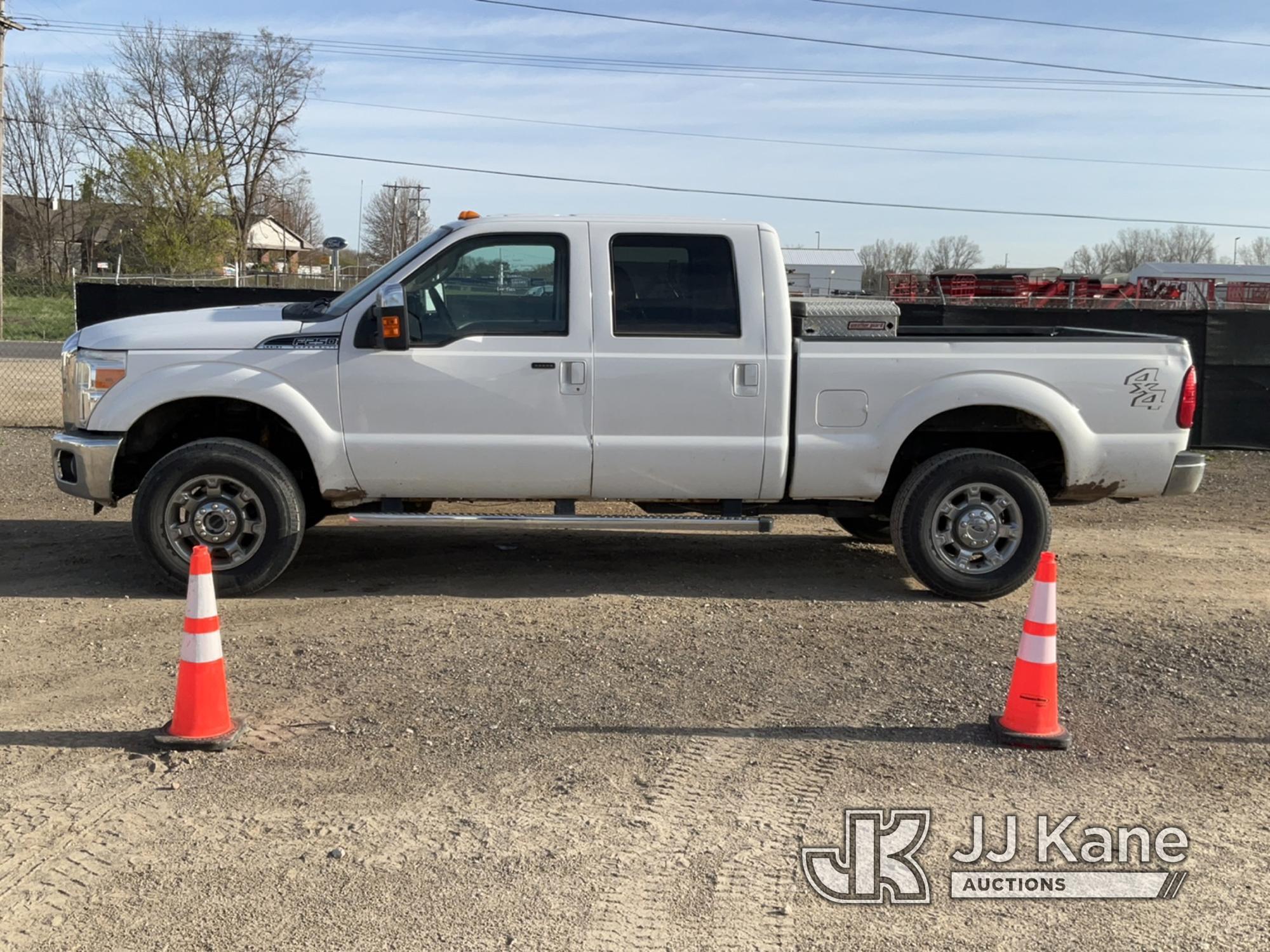 (Charlotte, MI) 2015 Ford F250 4x4 Crew-Cab Pickup Truck Runs, Moves, Rust, Body Damage, Cracked Win