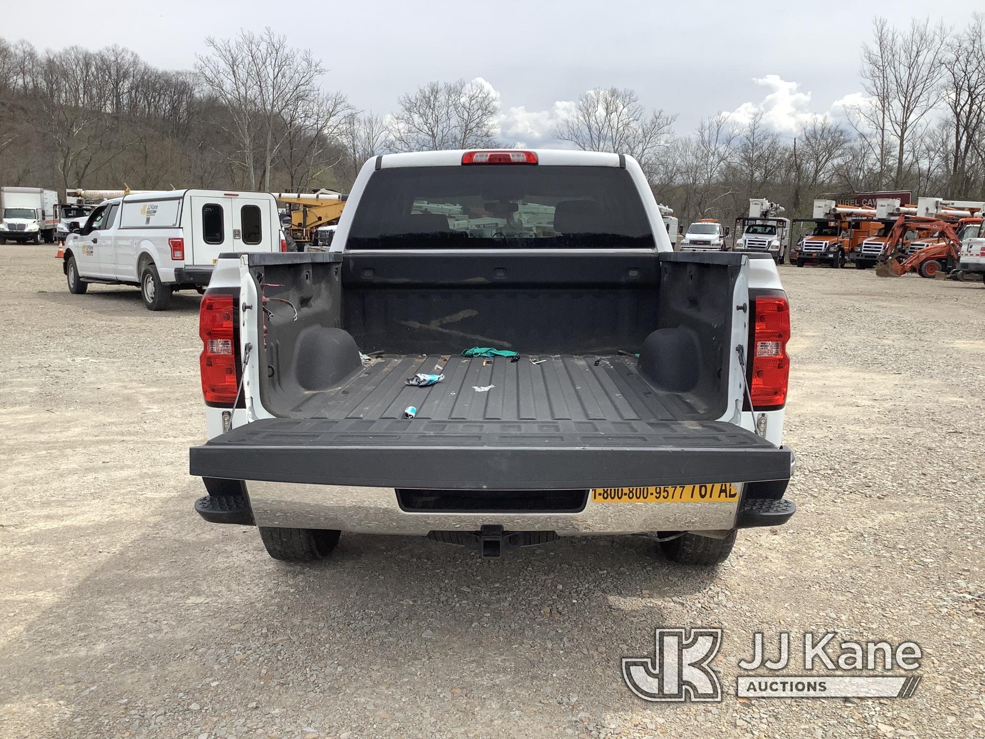 (Smock, PA) 2017 Chevrolet Silverado 1500 4x4 Crew-Cab Pickup Truck Runs, Moves Rough, Bad Transmiss