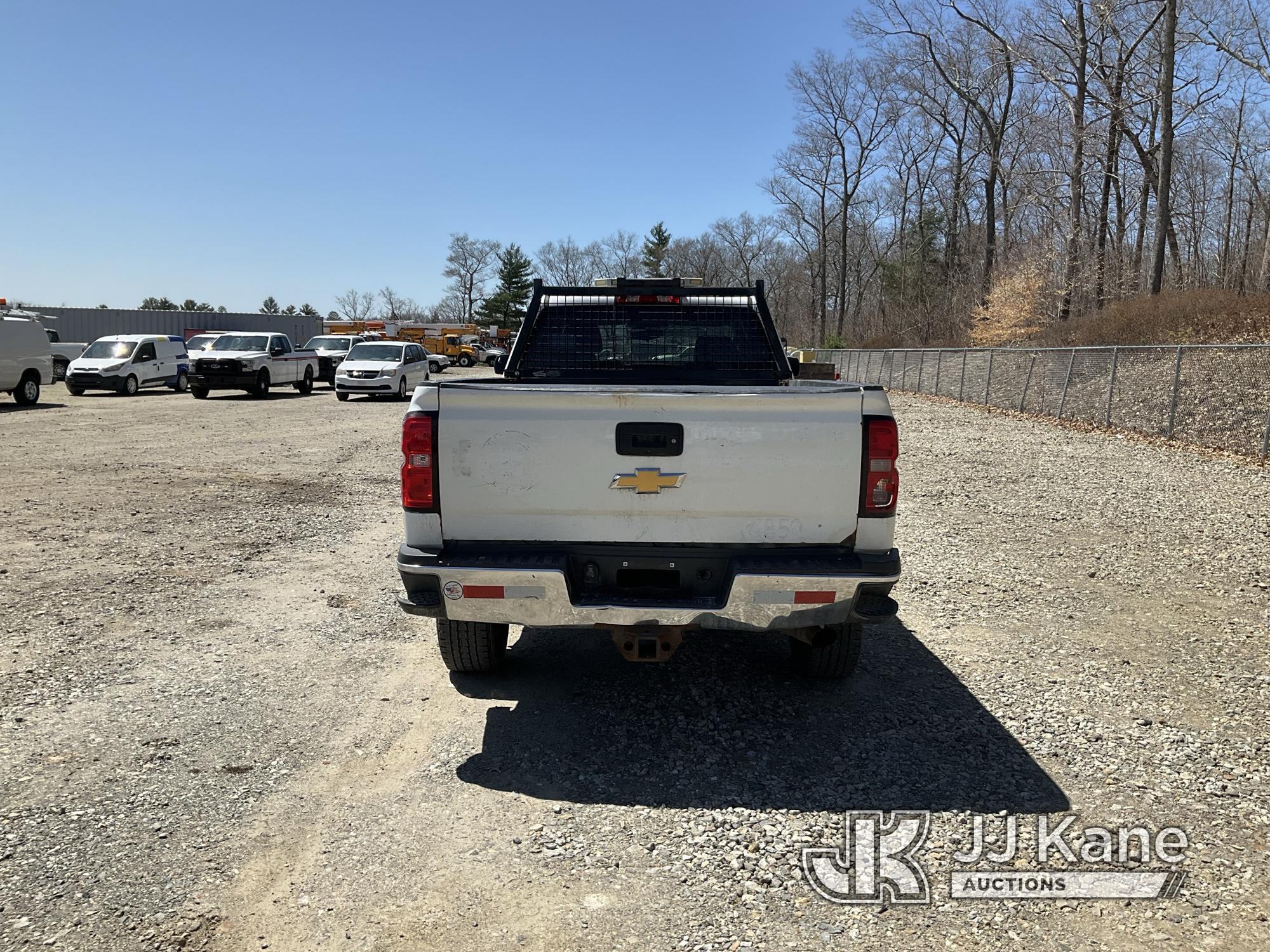 (Shrewsbury, MA) 2016 Chevrolet Silverado 2500HD 4x4 Extended-Cab Pickup Truck Runs & Moves) (Check