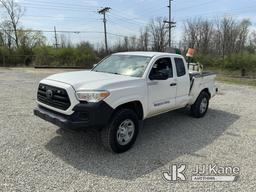 (Fort Wayne, IN) 2019 Toyota Tacoma 4x4 Extended-Cab Pickup Truck Runs & Moves) (Wrecked