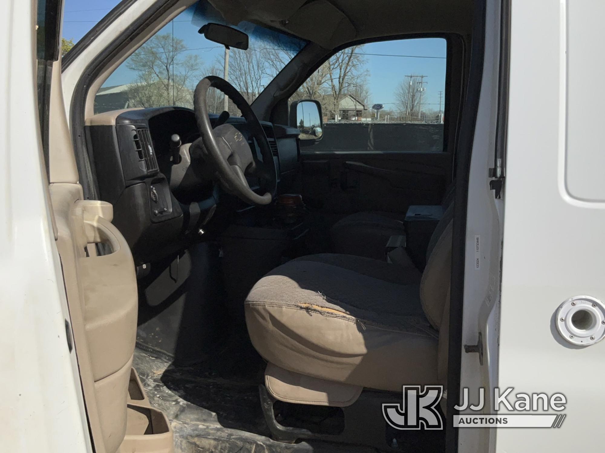 (Charlotte, MI) 2007 Chevrolet Express G2500 Cargo Van Runs, Moves, Rust, Body Damage , Engine Light