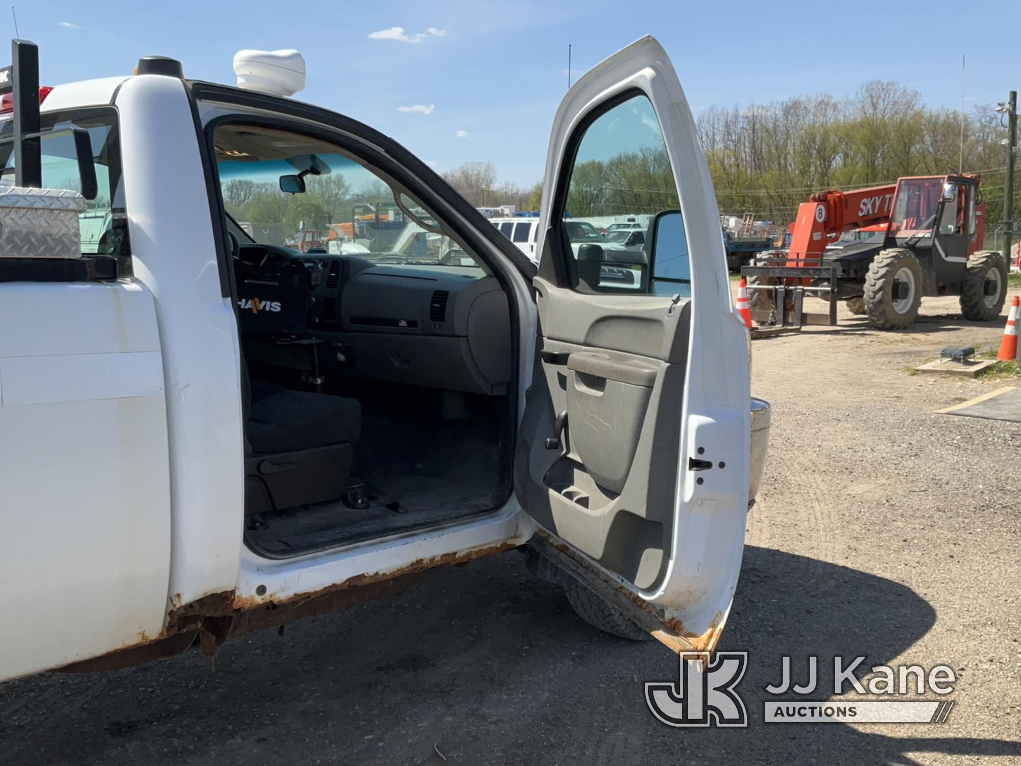 (Charlotte, MI) 2011 Chevrolet Silverado 2500HD 4x4 Pickup Truck Runs & Moves) (Rust, Seller States: