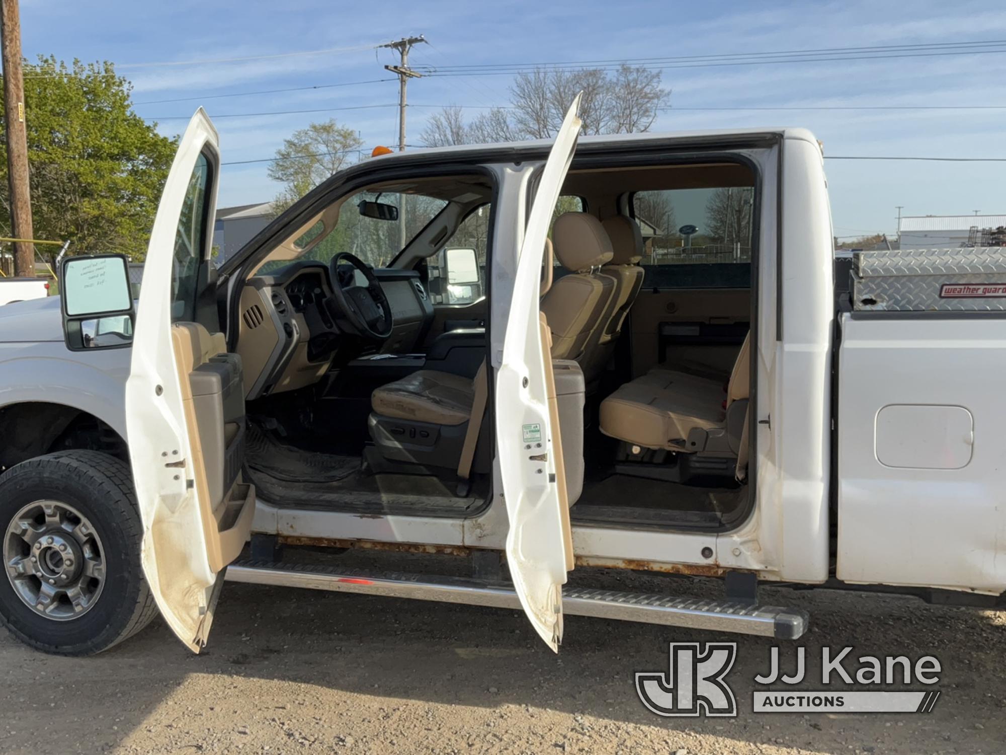 (Charlotte, MI) 2015 Ford F250 4x4 Crew-Cab Pickup Truck Runs, Moves, Rust, Body Damage, Cracked Win