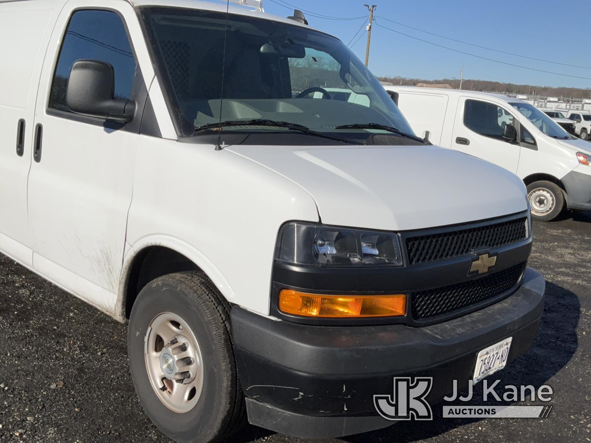 (Kings Park, NY) 2022 Chevrolet Express G2500 Extended Cargo Van Runs & Moves) (Inspection and Remov