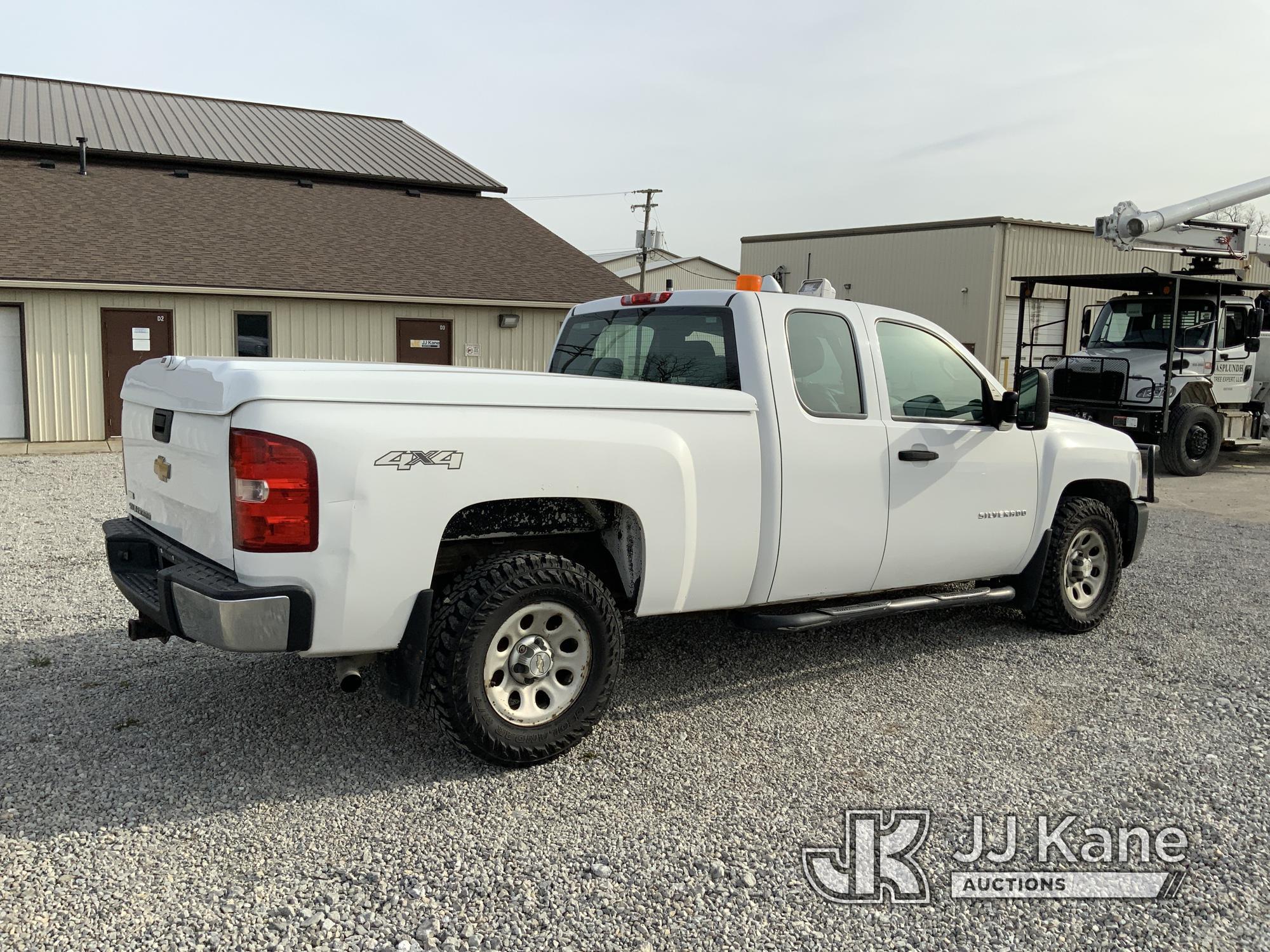 (Fort Wayne, IN) 2012 Chevrolet Silverado 1500 4x4 Extended-Cab Pickup Truck Runs & Moves