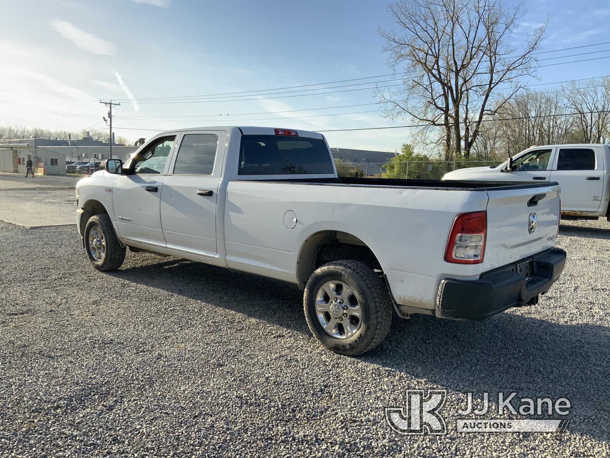 (Fort Wayne, IN) 2019 Dodge Ram W2500 4X4 Crew-Cab Pickup Truck Runs & Moves