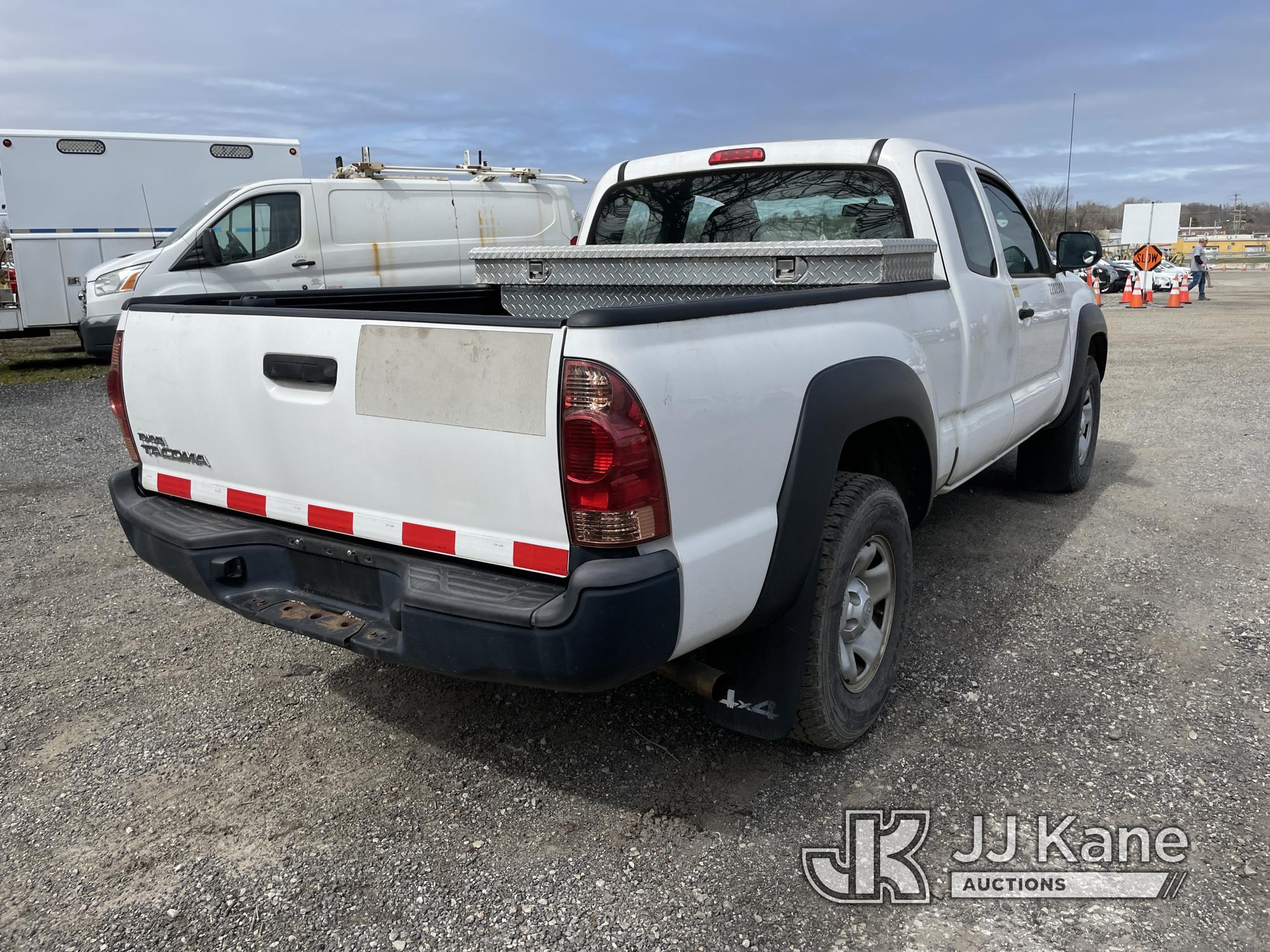 (Plymouth Meeting, PA) 2015 Toyota Tacoma Extended-Cab Pickup Truck Runs & Moves, Trans Issues, Will