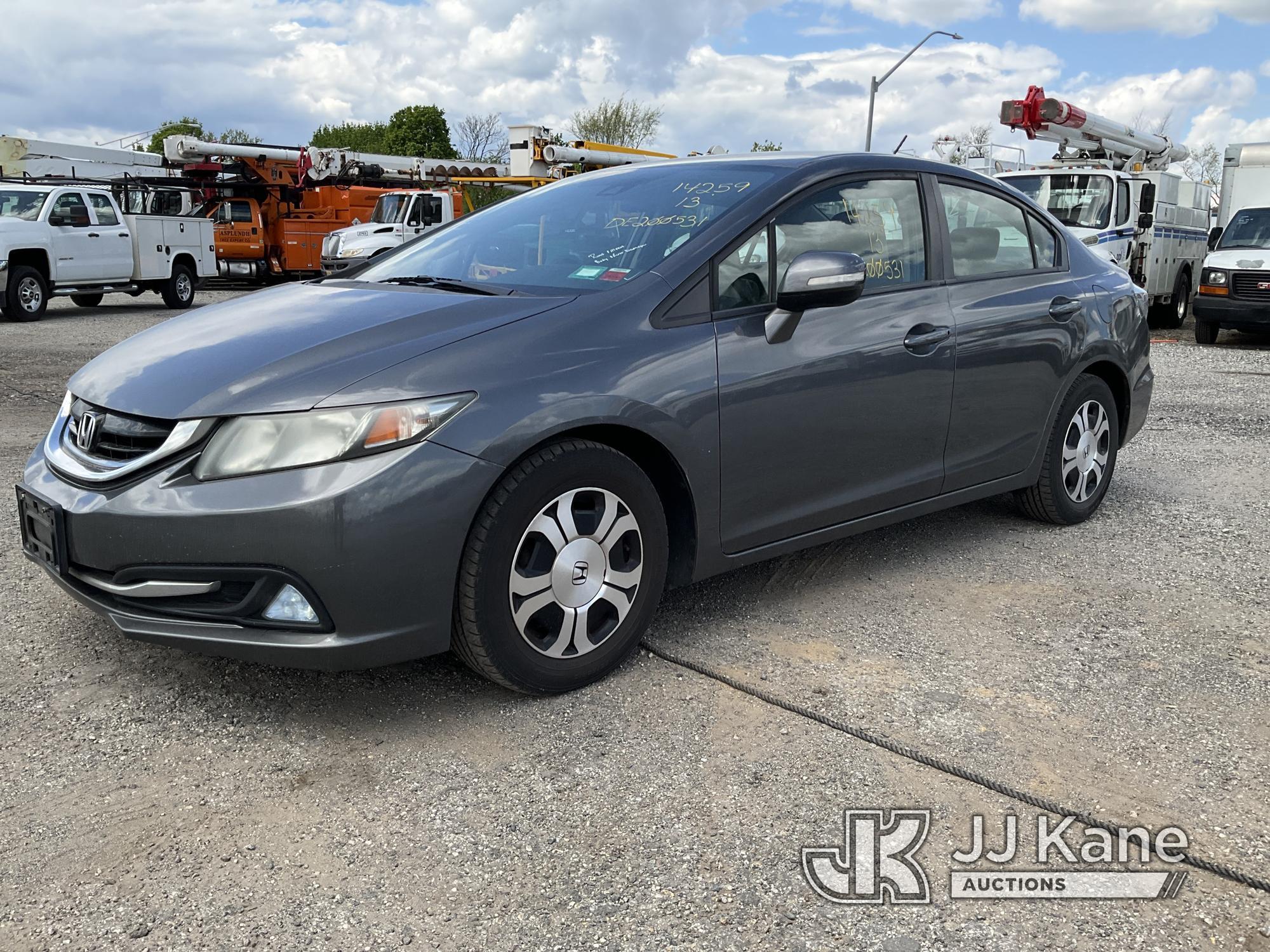 (Plymouth Meeting, PA) 2013 Honda Civic Hybrid 4-Door Sedan Runs & Moves, Body & Rust Damage