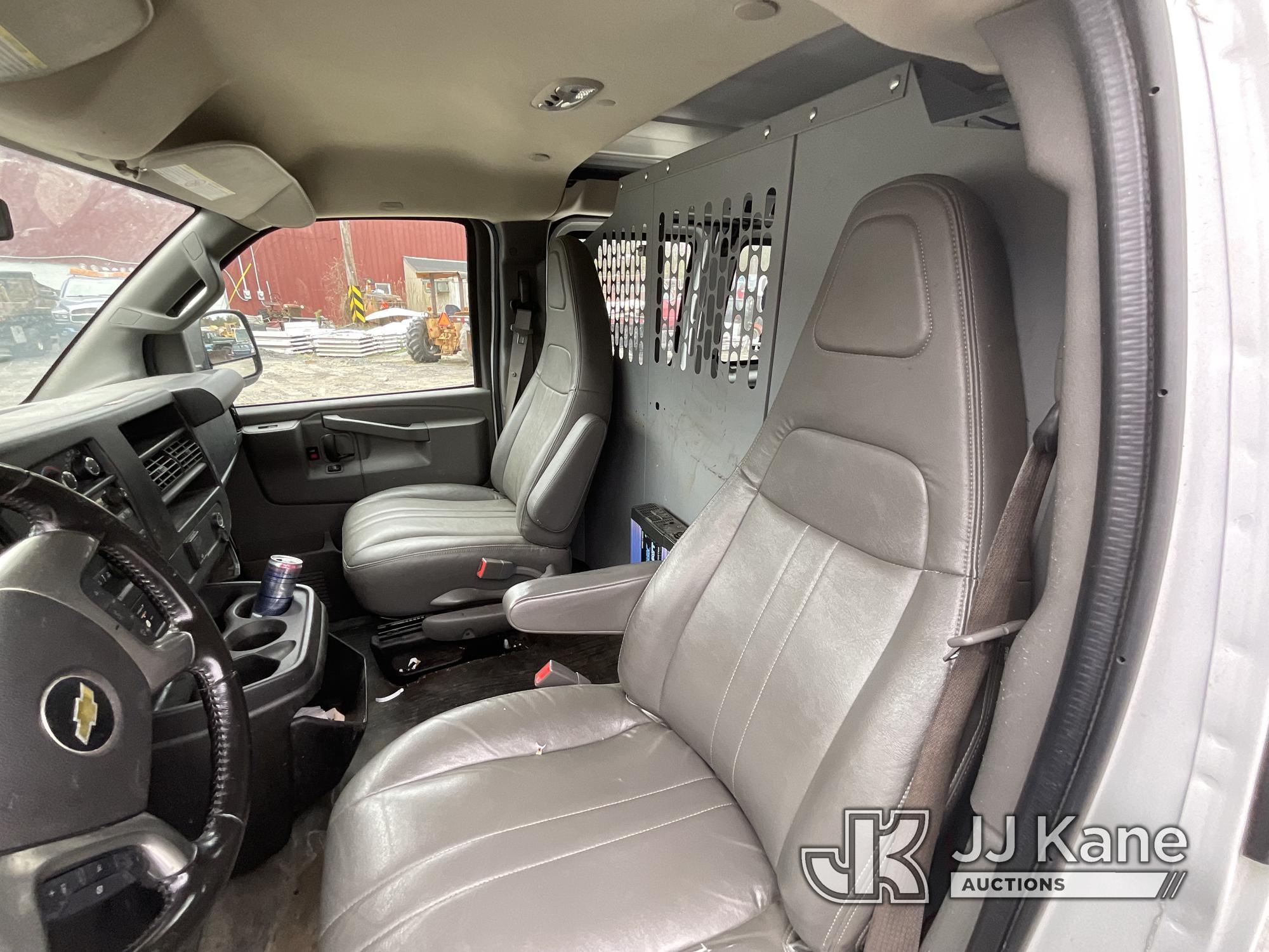 (Catskill, NY) 2016 Chevrolet Express G3500 Cargo Van Runs & Moves) (Rust/Body Damage