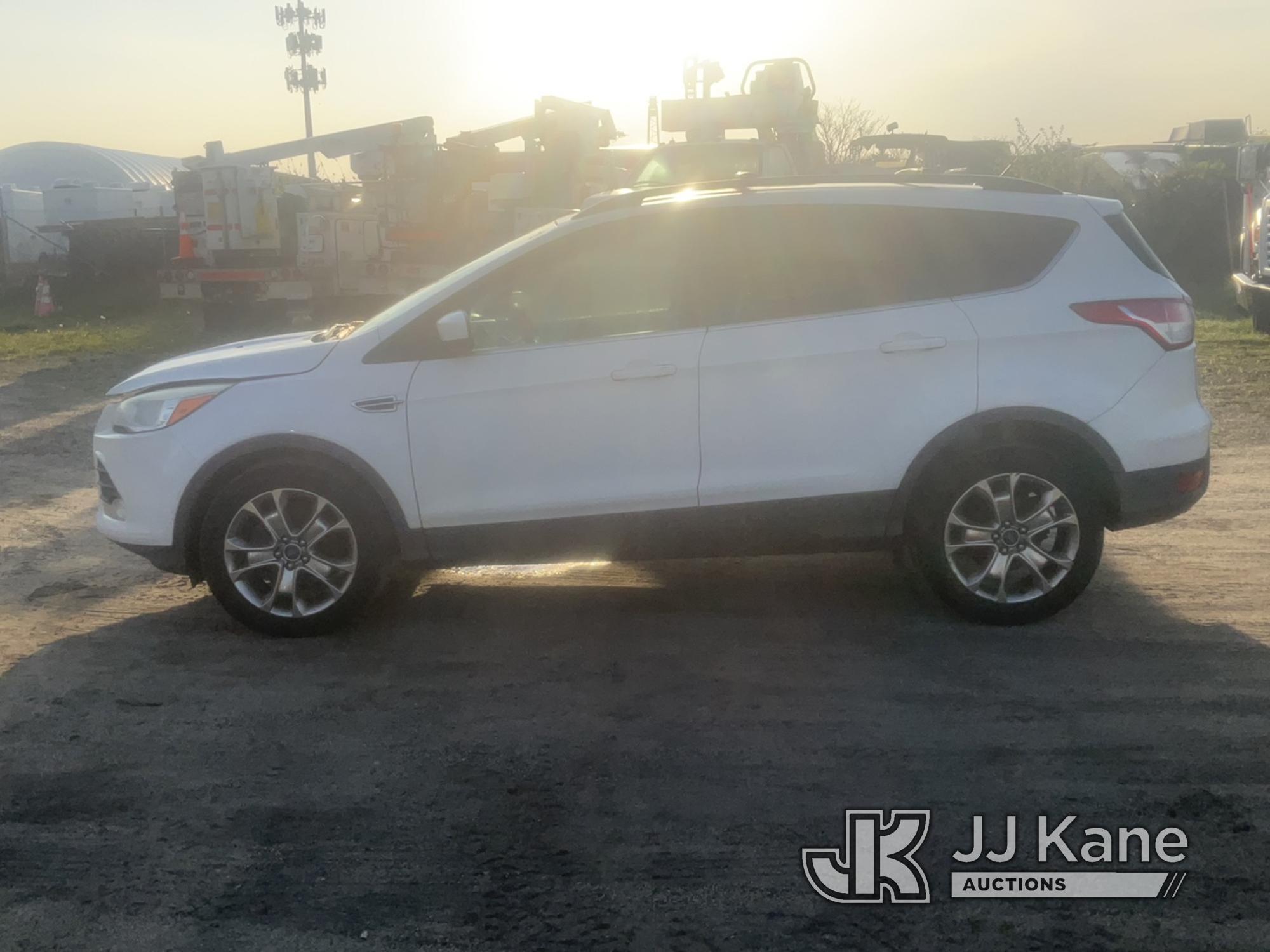 (Bellport, NY) 2014 Ford Escape 4x4 4-Door Sport Utility Vehicle Runs & Moves, Body & Rust Damage, A