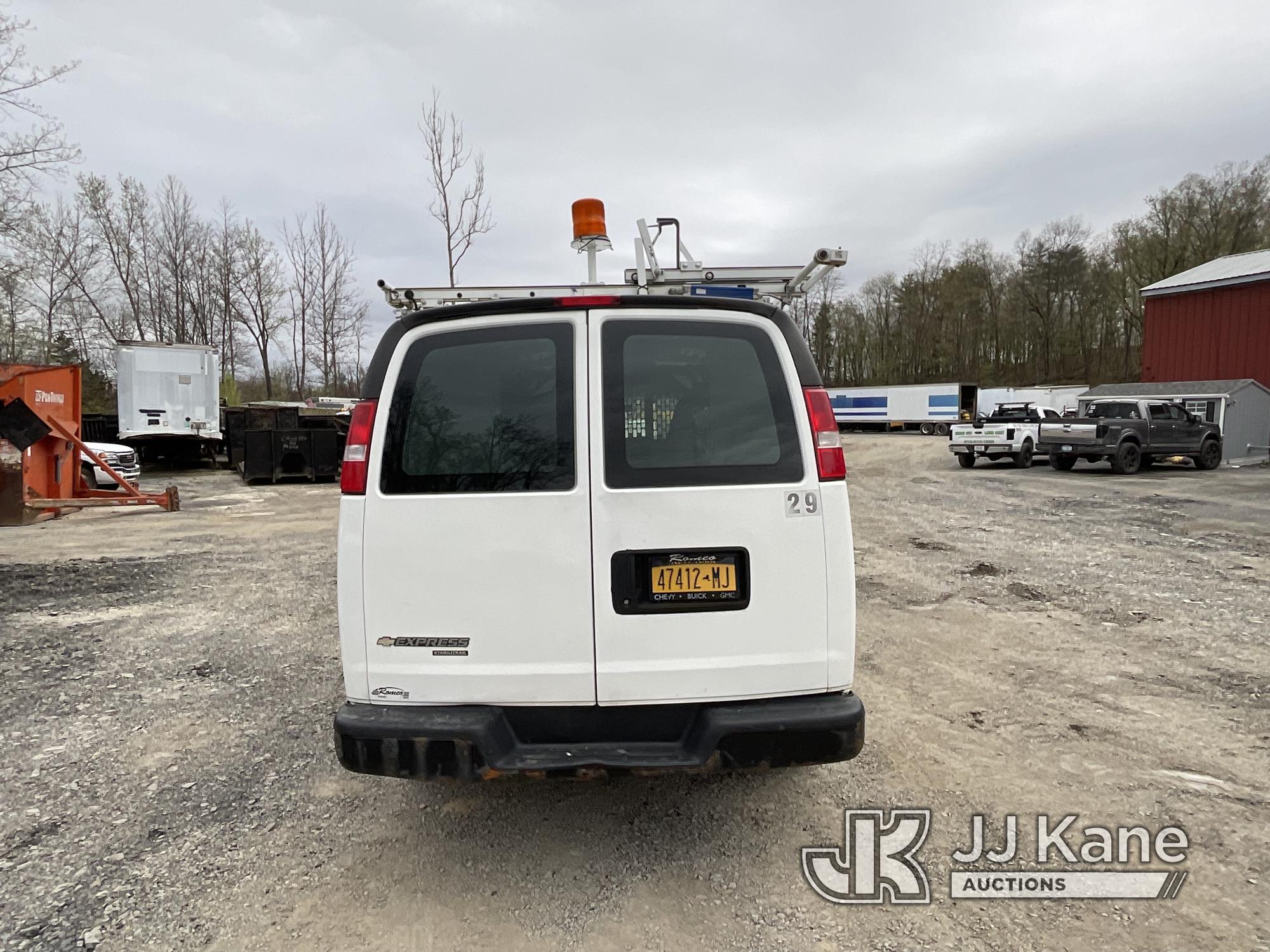 (Catskill, NY) 2016 Chevrolet Express G3500 Cargo Van Runs & Moves) (Rust/Body Damage