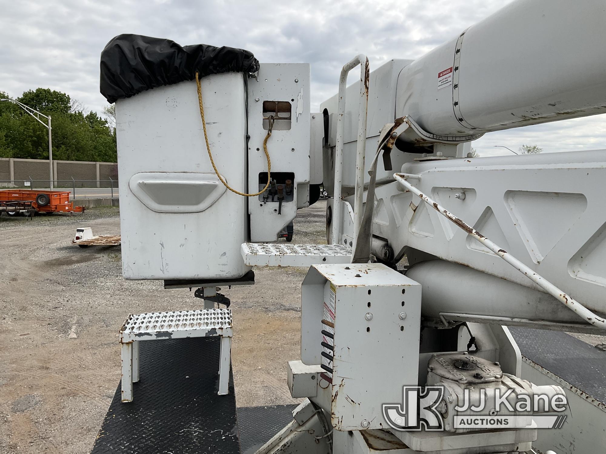 (Plymouth Meeting, PA) Terex/HiRanger HRX55-MH, Material Handling Bucket Truck rear mounted on 2007