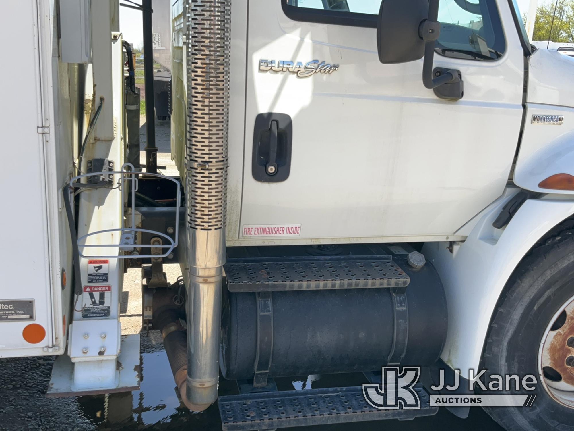 (Charlotte, MI) Altec AA755L, Material Handling Bucket Truck rear mounted on 2008 International 4300